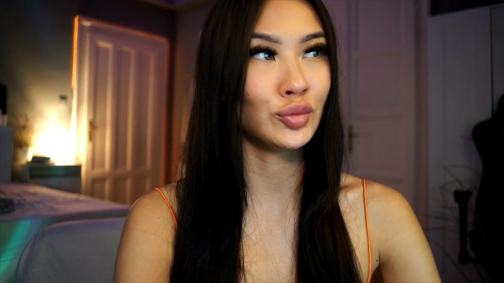 Gallery image thumbnail from MaiStream's myfreecams stream on, 12/18/2025, 21:32 image 6 of 20