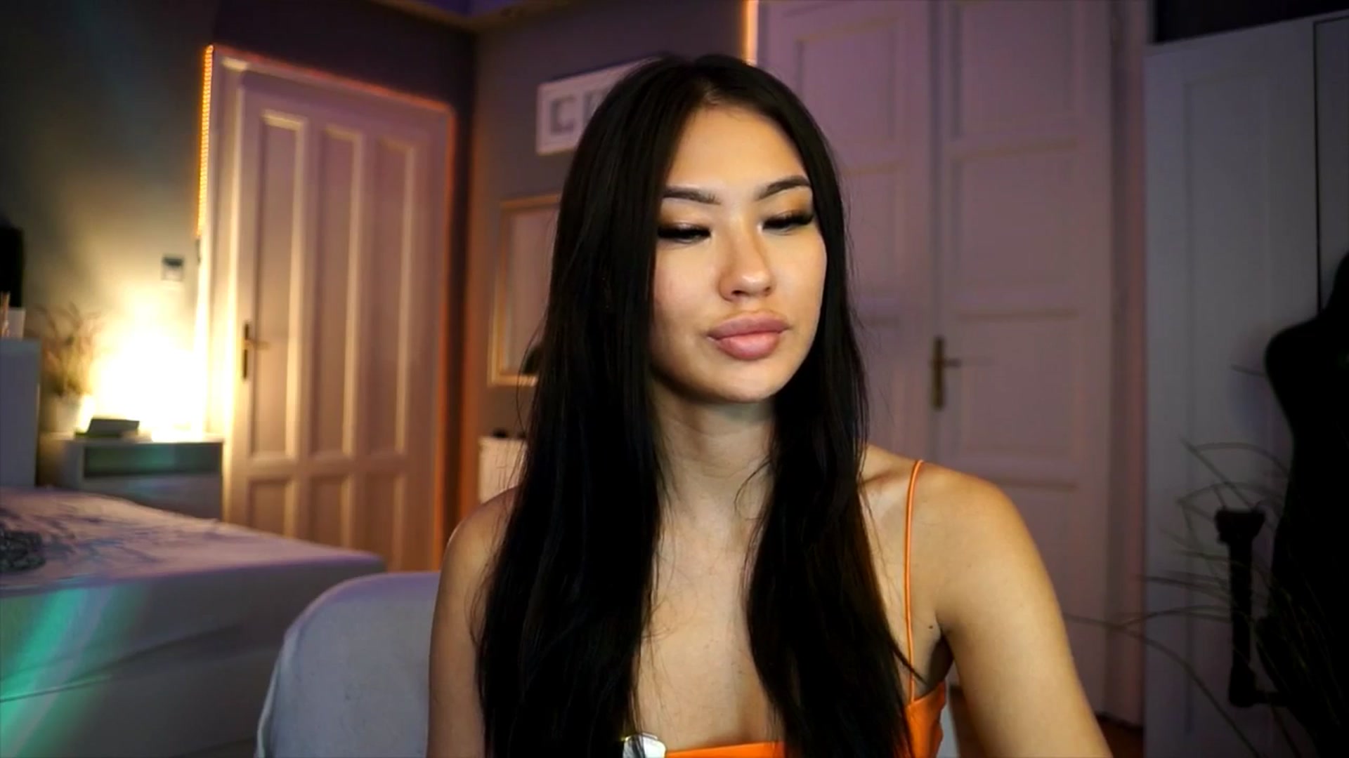 Gallery image thumbnail from MaiStream's myfreecams stream on, 12/18/2025, 21:32 image 13 of 20