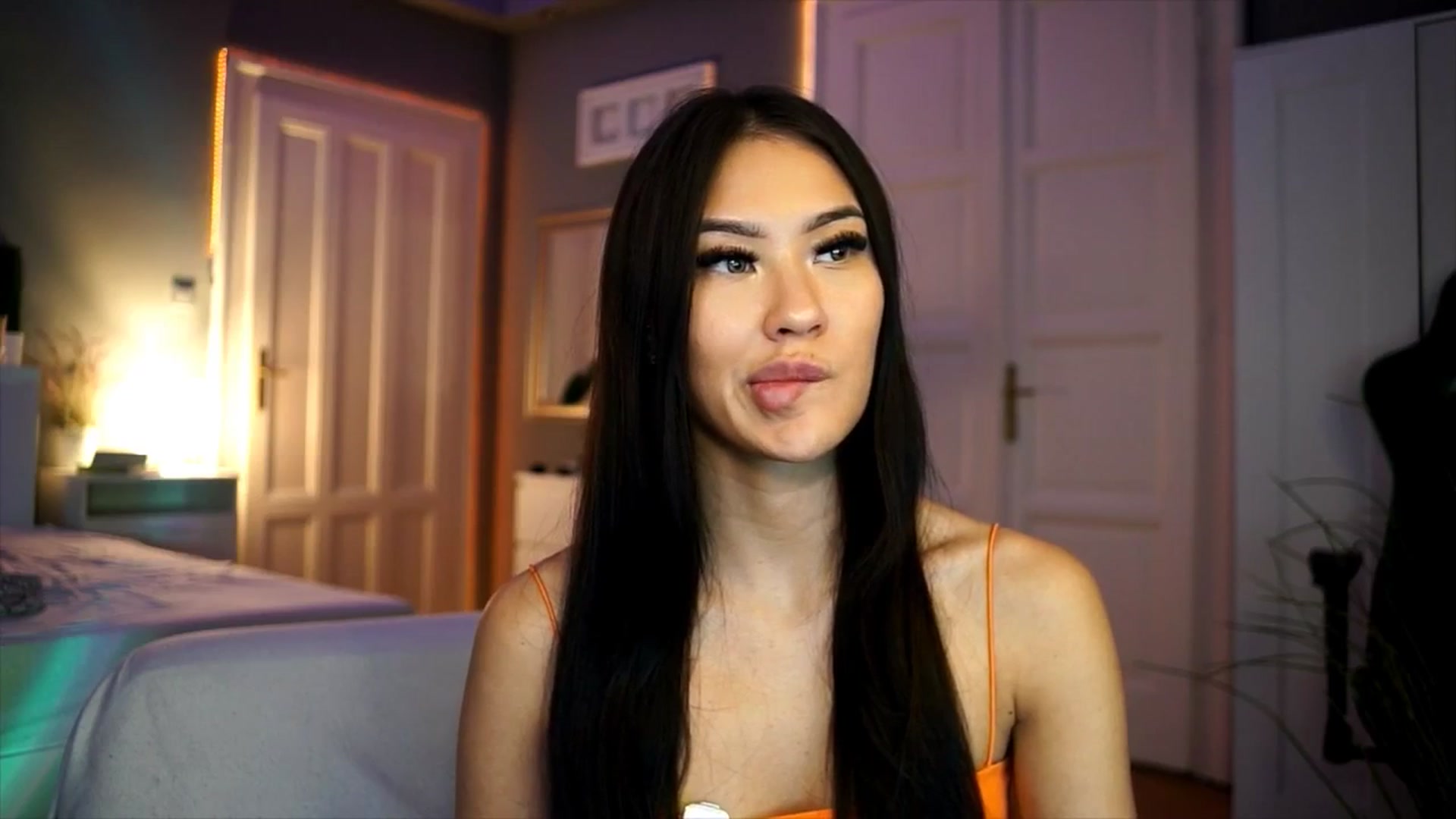 Gallery image thumbnail from MaiStream's myfreecams stream on, 12/18/2025, 21:32 image 3 of 20