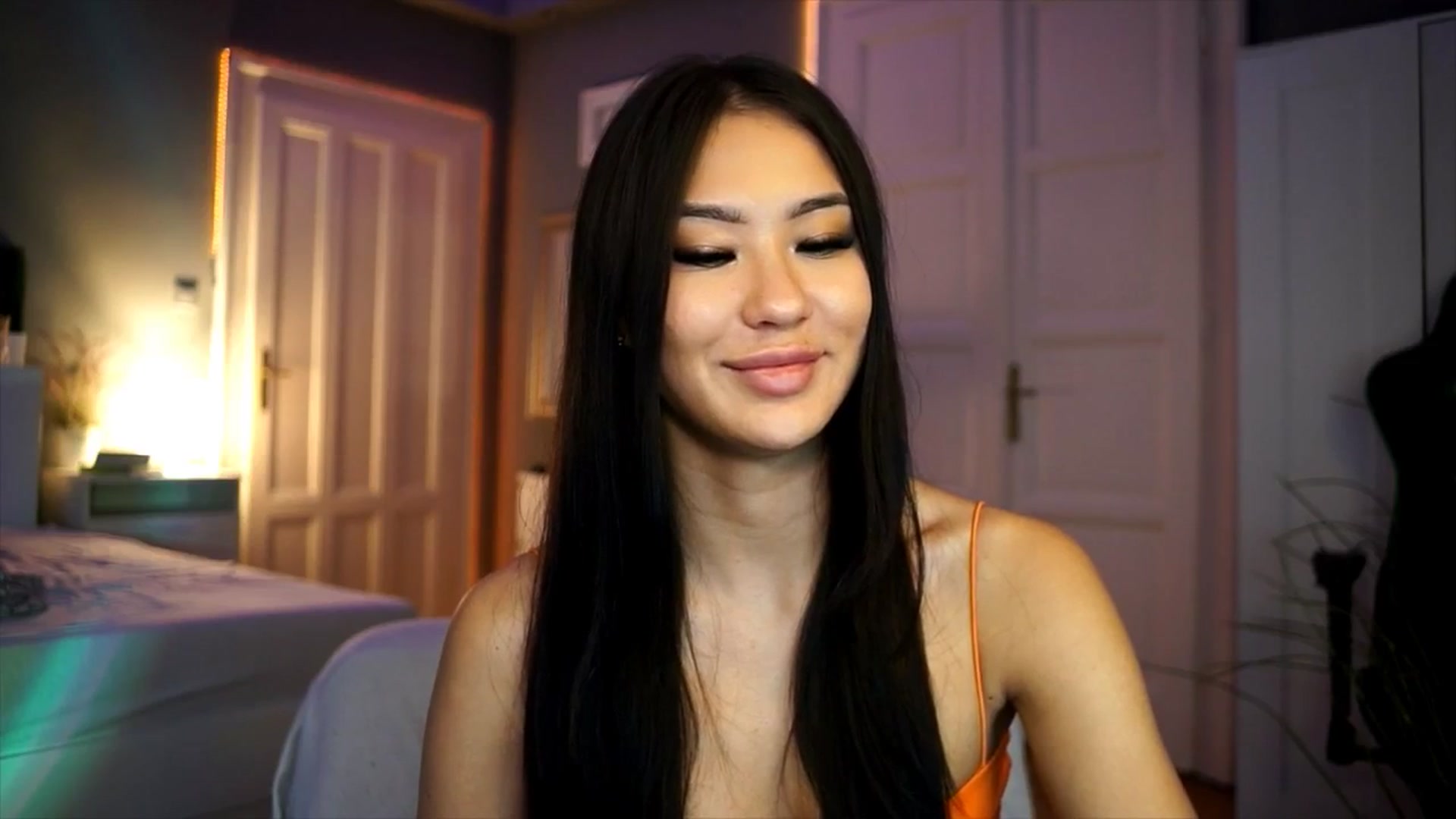 Gallery image thumbnail from MaiStream's myfreecams stream on, 12/18/2025, 21:32 image 18 of 20