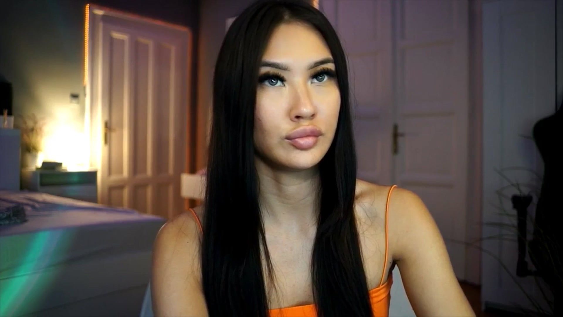 Gallery image thumbnail from MaiStream's myfreecams stream on, 12/18/2025, 23:03 image 6 of 20