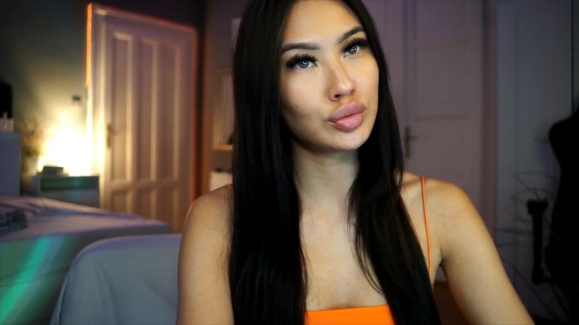 Gallery image thumbnail from MaiStream's myfreecams stream on, 12/18/2025, 23:03 image 19 of 20
