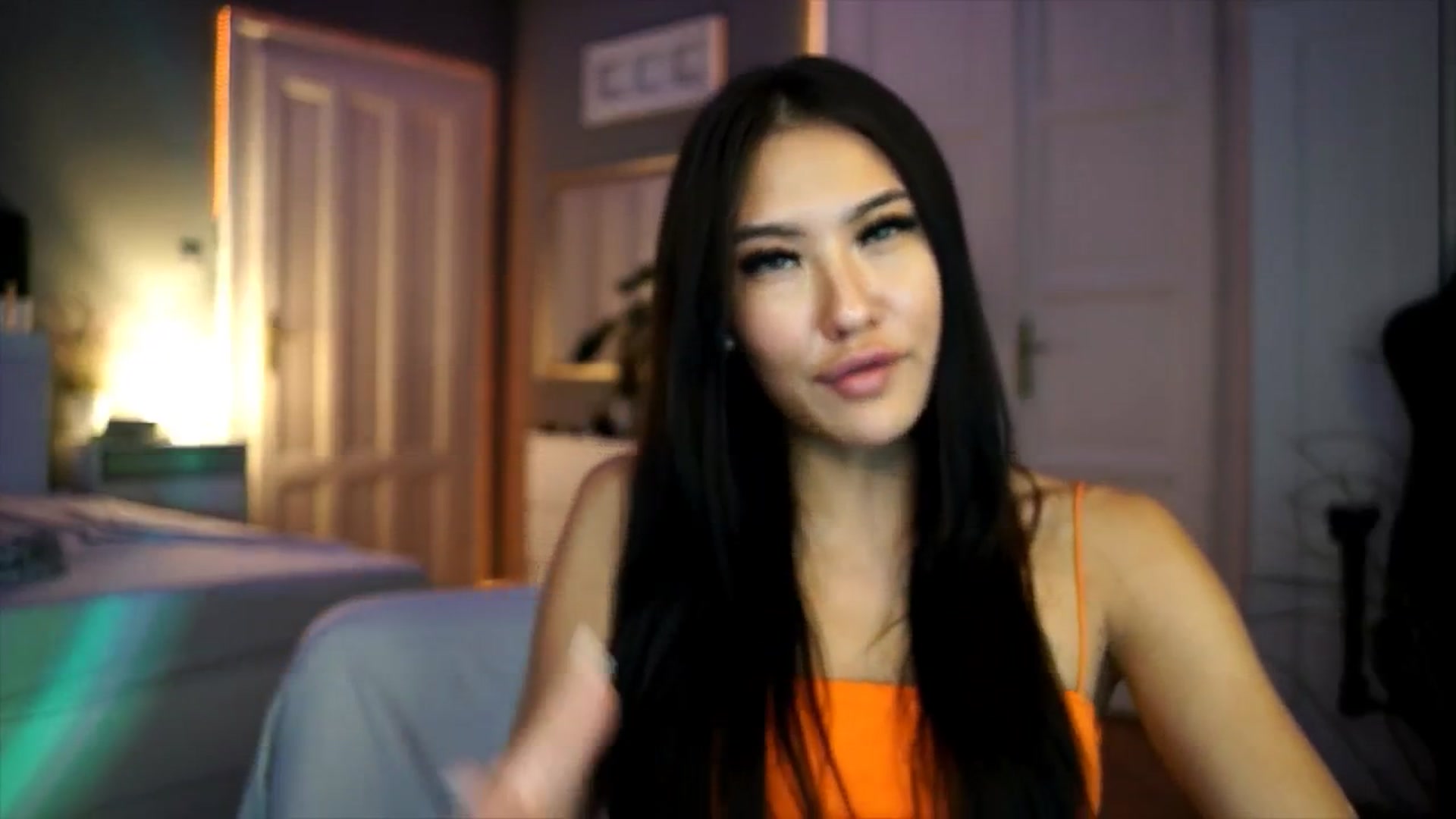 Gallery image thumbnail from MaiStream's myfreecams stream on, 12/18/2025, 23:03 image 13 of 20