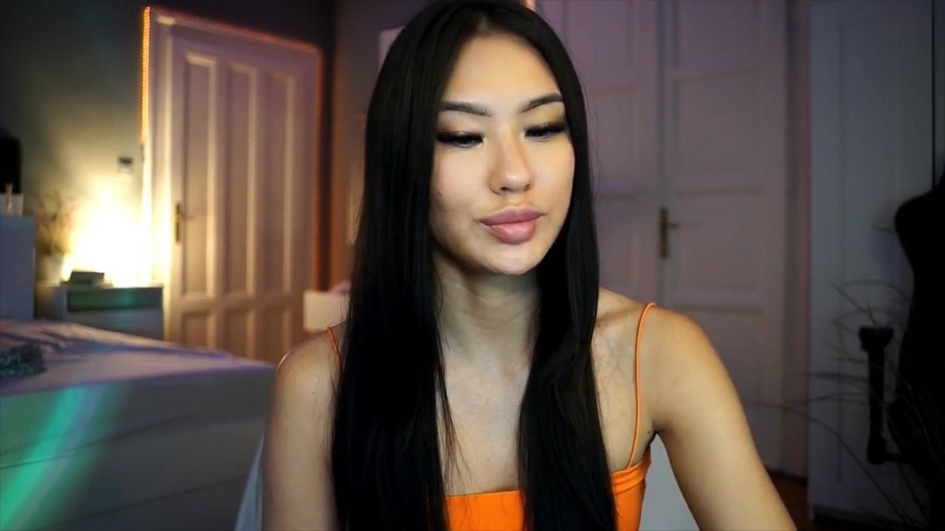 Gallery image thumbnail from MaiStream's myfreecams stream on, 12/18/2025, 23:03 image 5 of 20