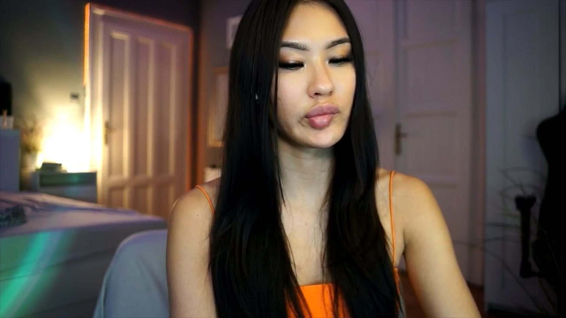 Gallery image thumbnail from MaiStream's myfreecams stream on, 12/18/2025, 23:03 image 10 of 20