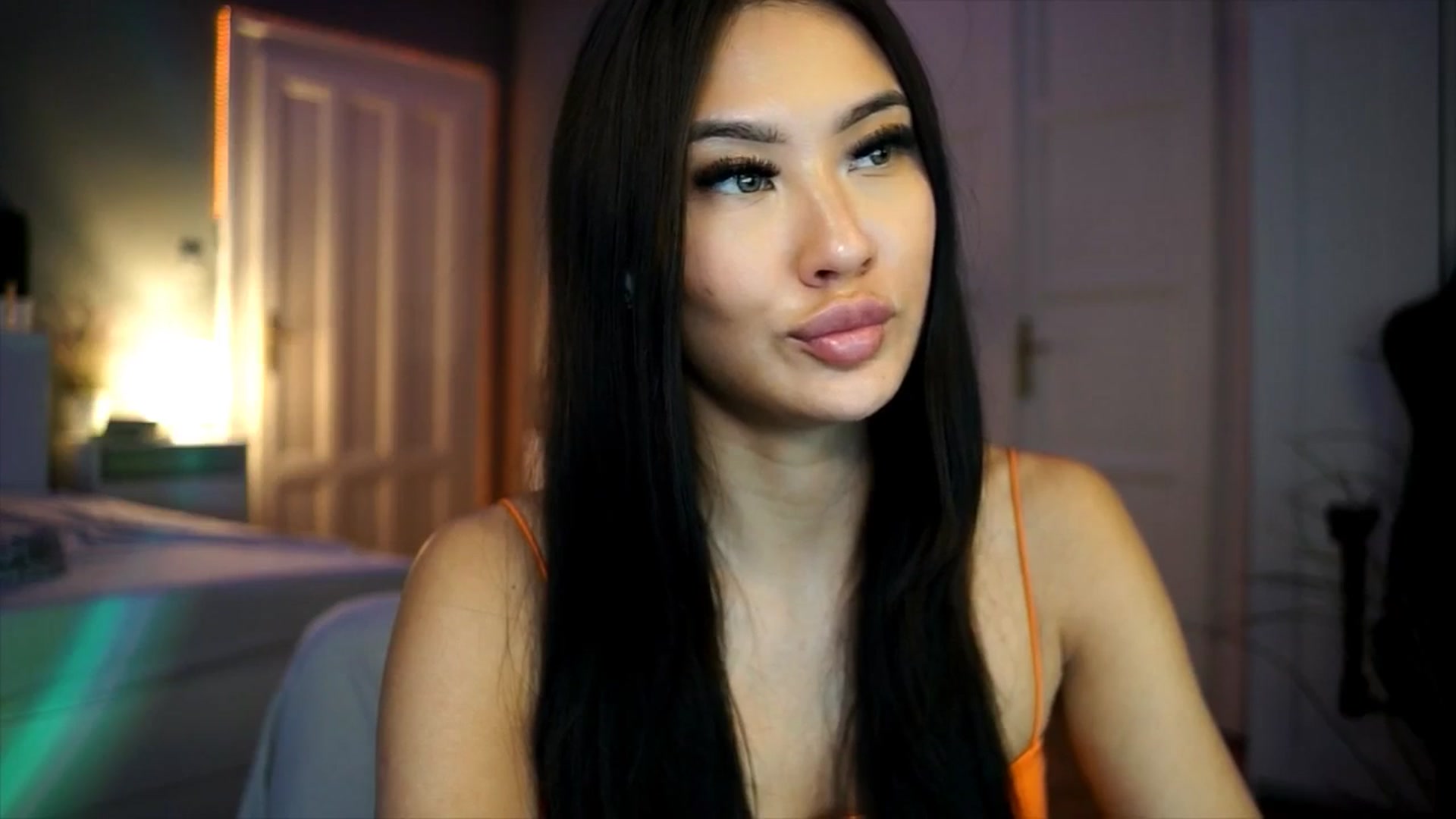 Gallery image thumbnail from MaiStream's myfreecams stream on, 12/18/2025, 23:03 image 12 of 20