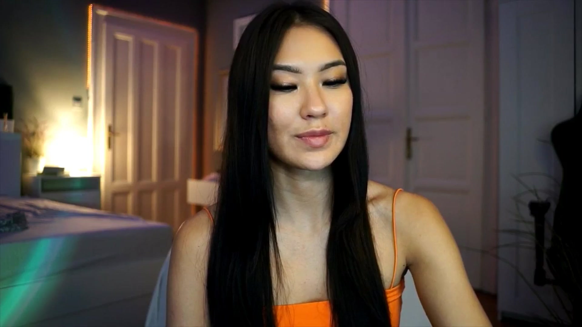 Gallery image thumbnail from MaiStream's myfreecams stream on, 12/18/2025, 23:03 image 4 of 20