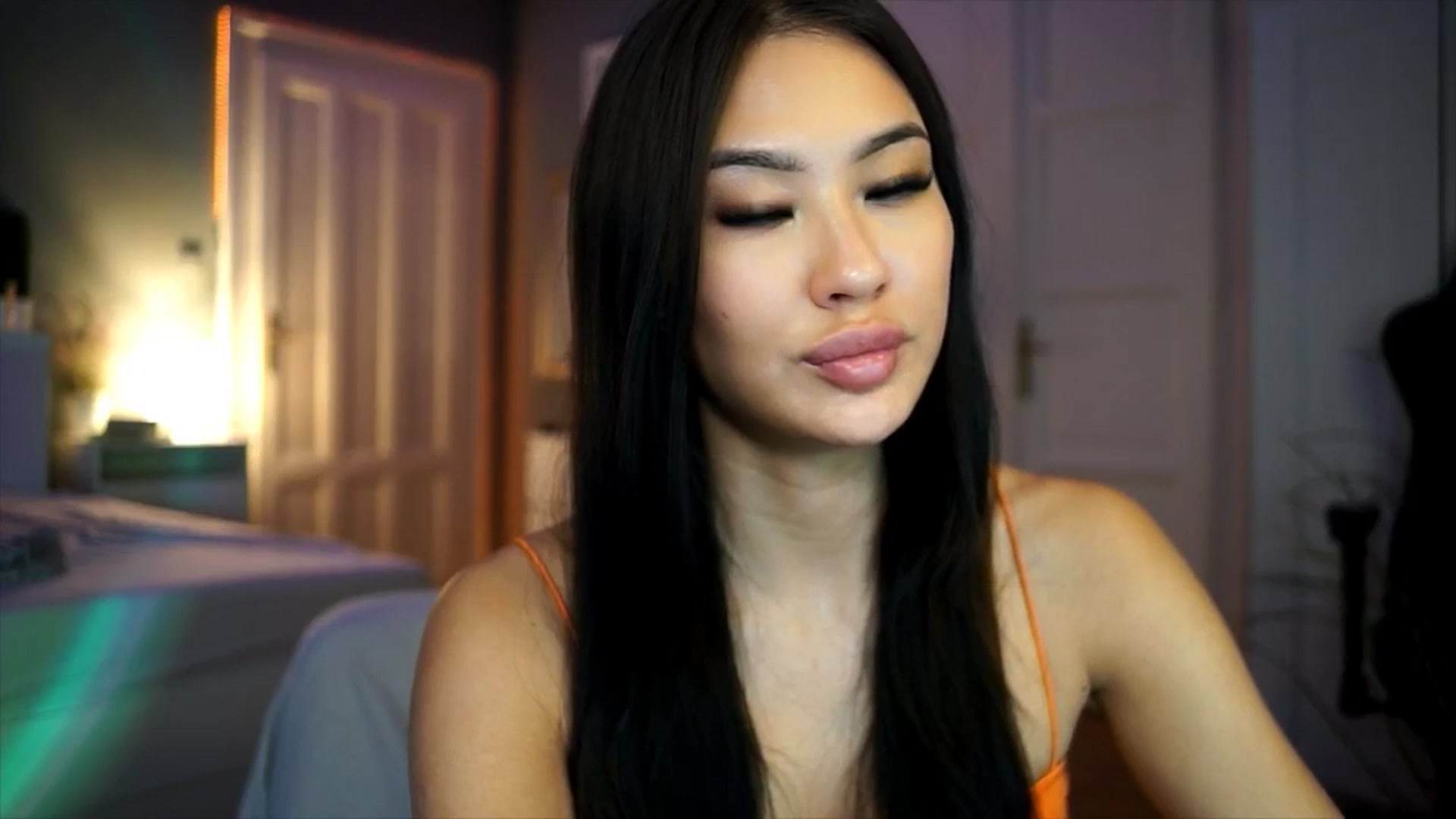 Gallery image thumbnail from MaiStream's myfreecams stream on, 12/18/2025, 23:03 image 16 of 20