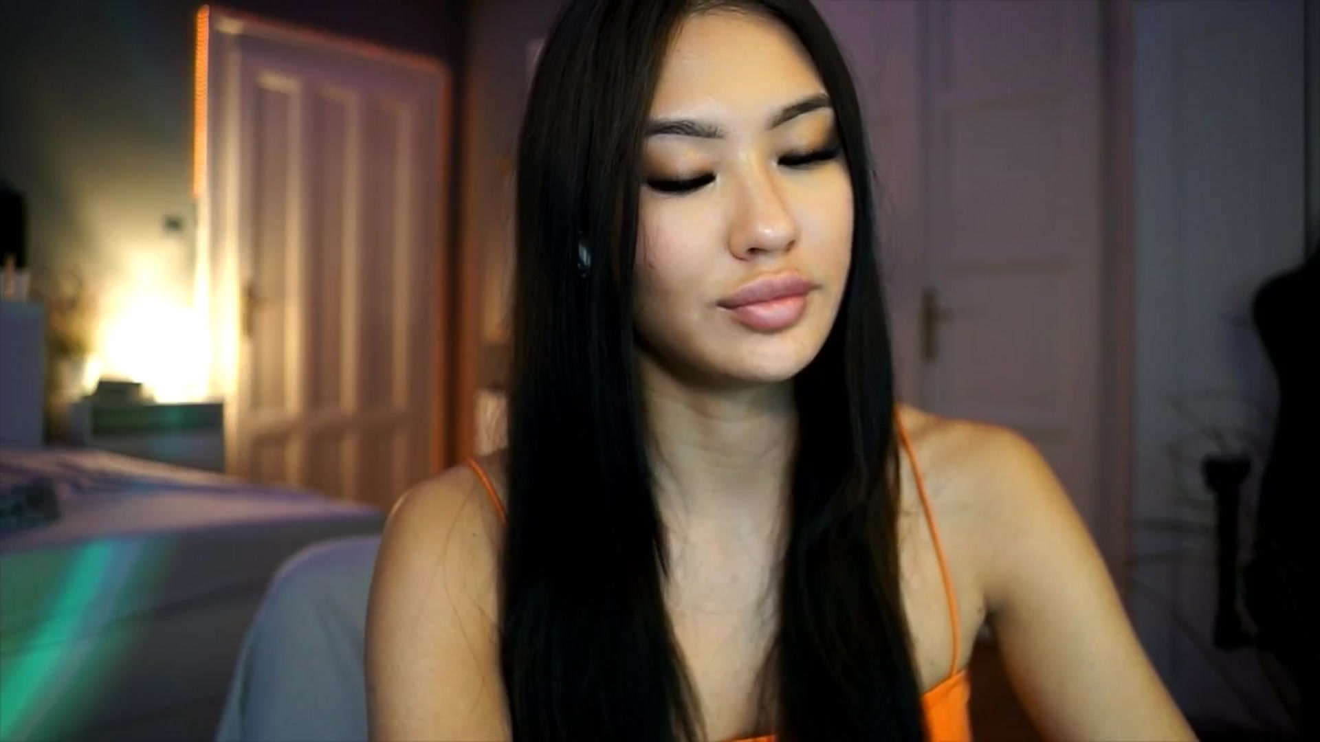 Gallery image thumbnail from MaiStream's myfreecams stream on, 12/18/2025, 23:03 image 15 of 20