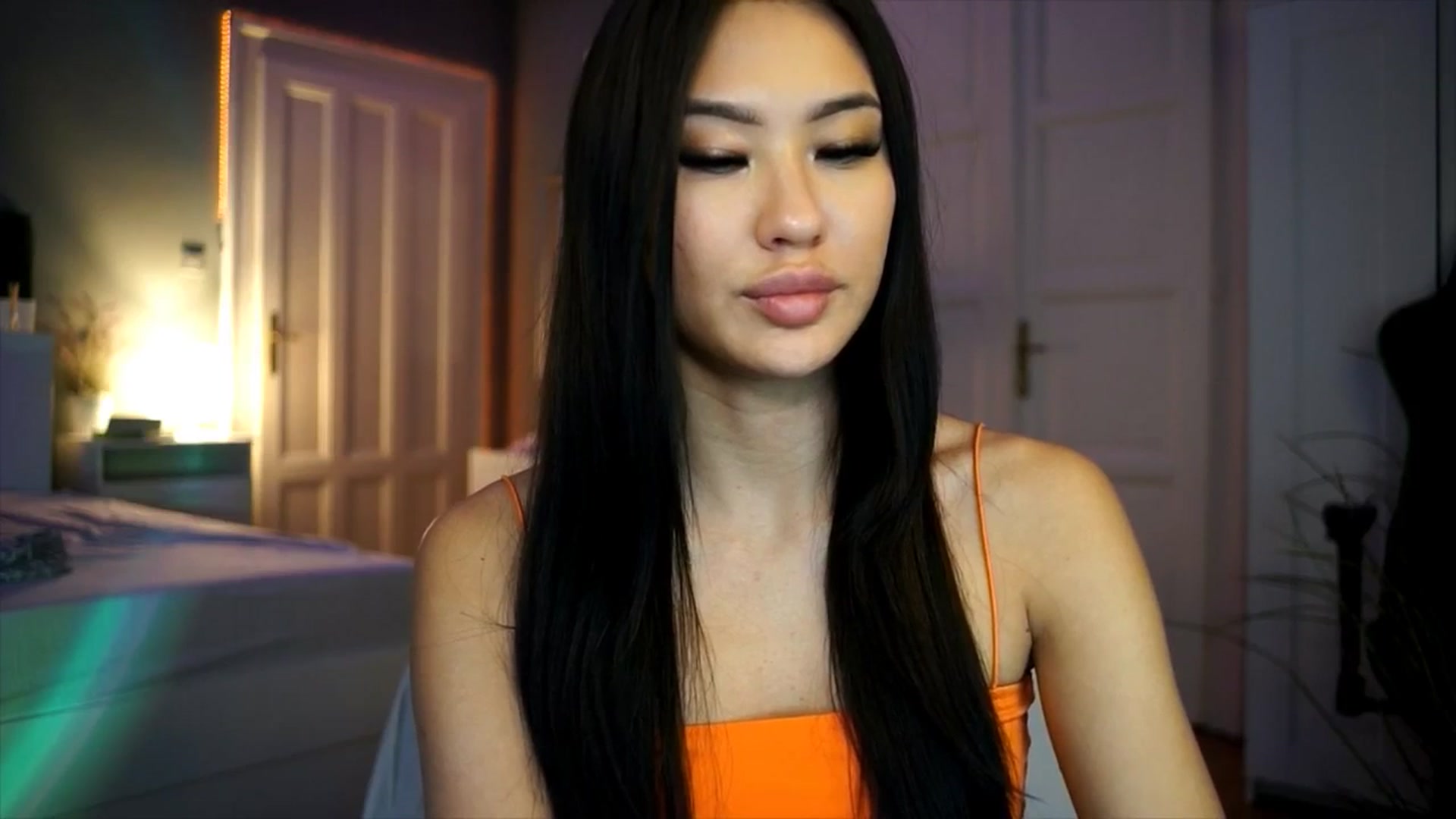 Gallery image thumbnail from MaiStream's myfreecams stream on, 12/18/2025, 23:03 image 2 of 20