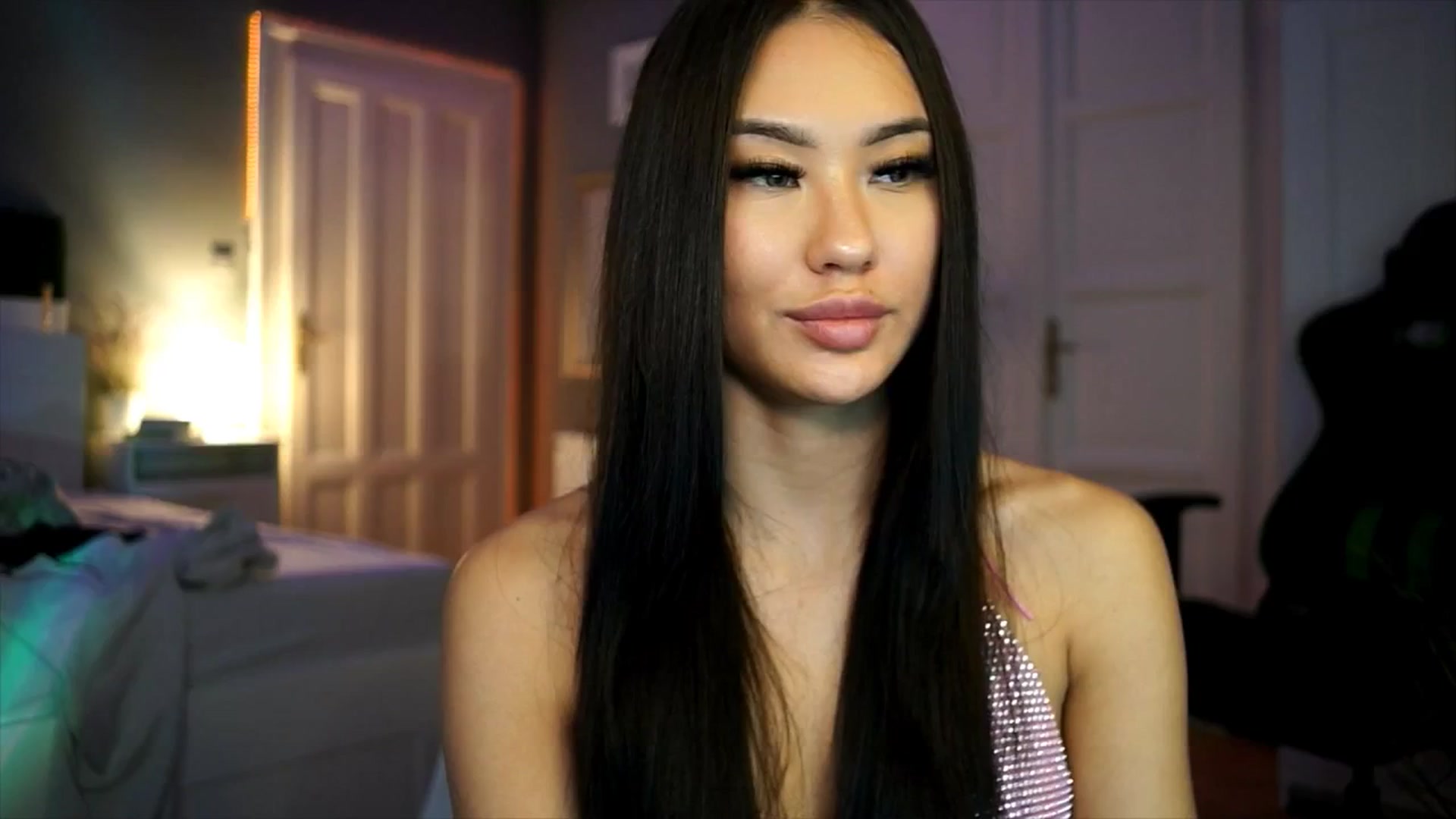 Gallery image thumbnail from MaiStream's myfreecams stream on, 12/19/2025, 19:45 image 1 of 20