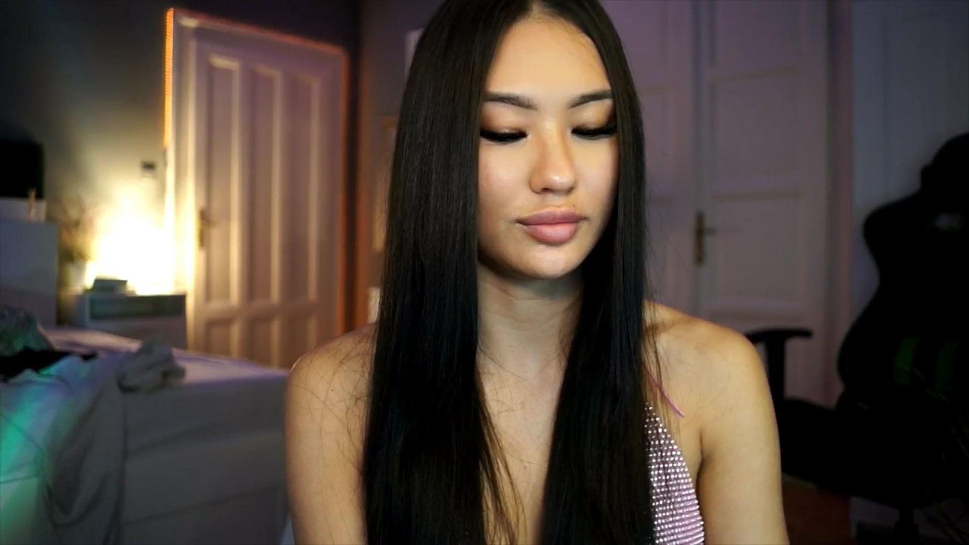 Gallery image thumbnail from MaiStream's myfreecams stream on, 12/19/2025, 19:45 image 7 of 20