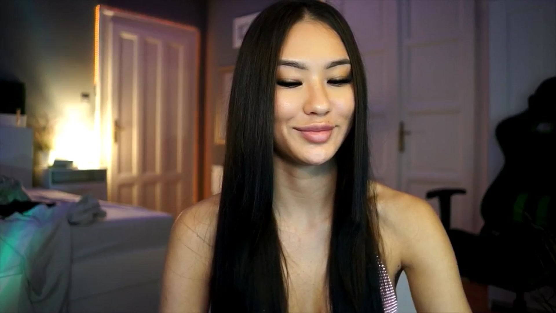 Gallery image thumbnail from MaiStream's myfreecams stream on, 12/19/2025, 19:45 image 18 of 20