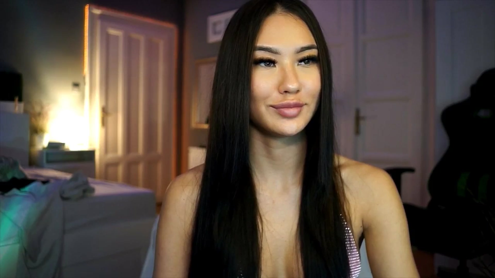 Gallery image thumbnail from MaiStream's myfreecams stream on, 12/19/2025, 19:45 image 15 of 20