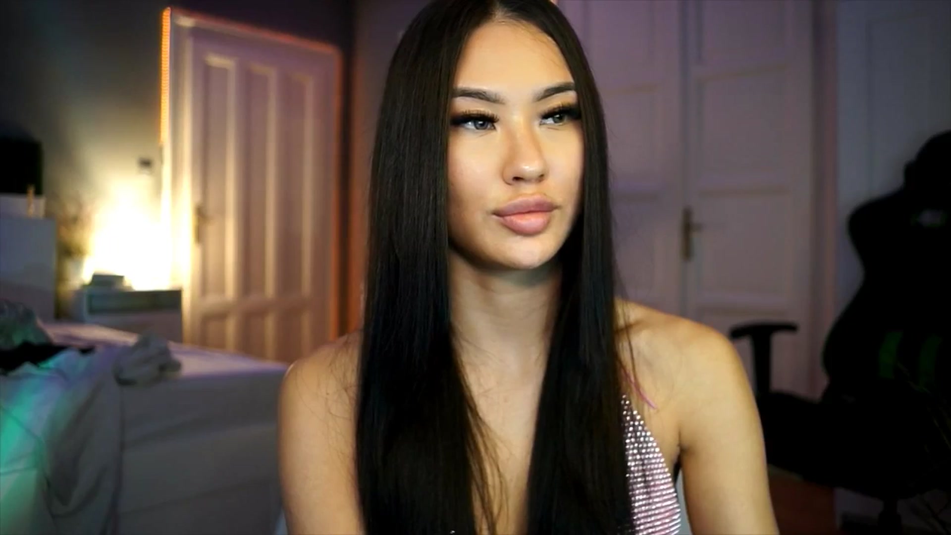 Gallery image thumbnail from MaiStream's myfreecams stream on, 12/19/2025, 19:45 image 5 of 20
