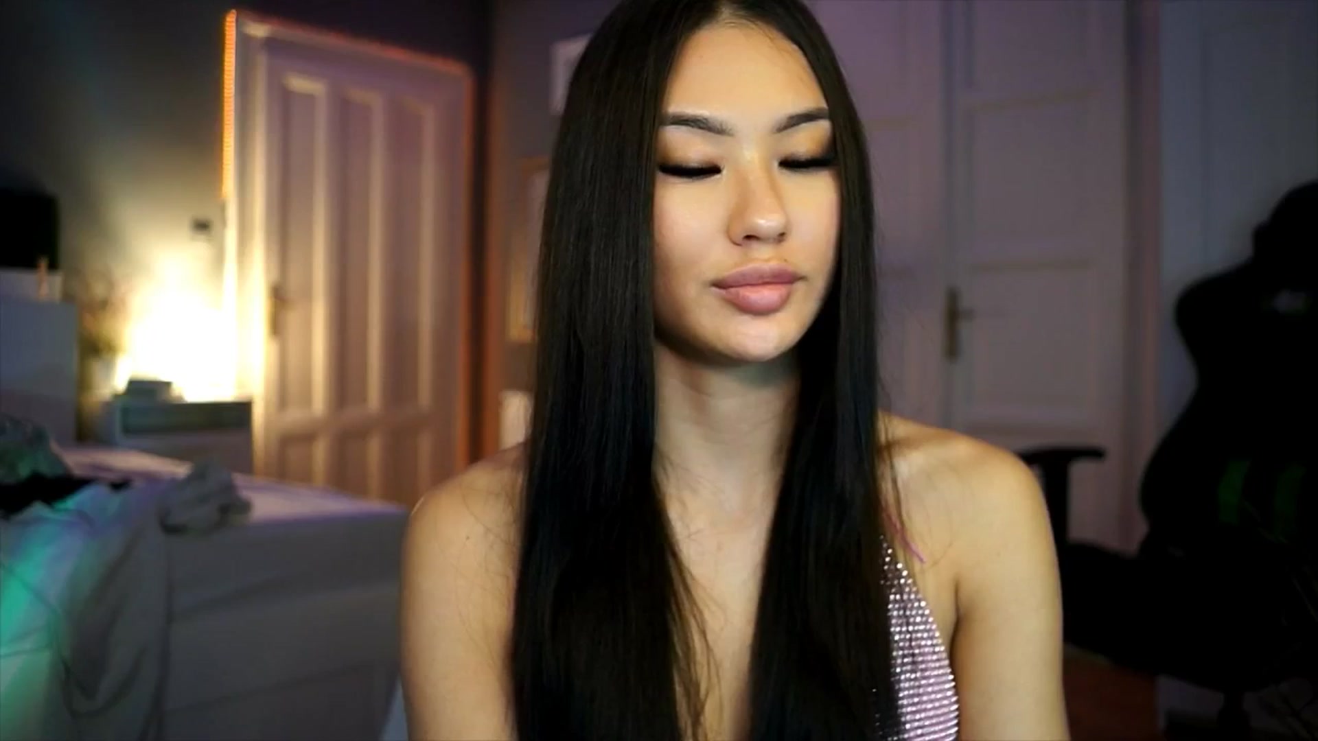 Gallery image thumbnail from MaiStream's myfreecams stream on, 12/19/2025, 19:45 image 2 of 20