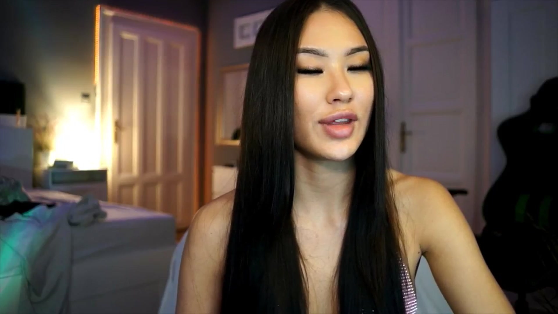 Gallery image thumbnail from MaiStream's myfreecams stream on, 12/19/2025, 19:45 image 19 of 20