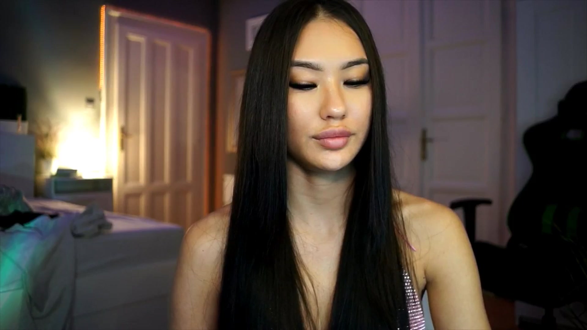 Gallery image thumbnail from MaiStream's myfreecams stream on, 12/19/2025, 19:45 image 13 of 20