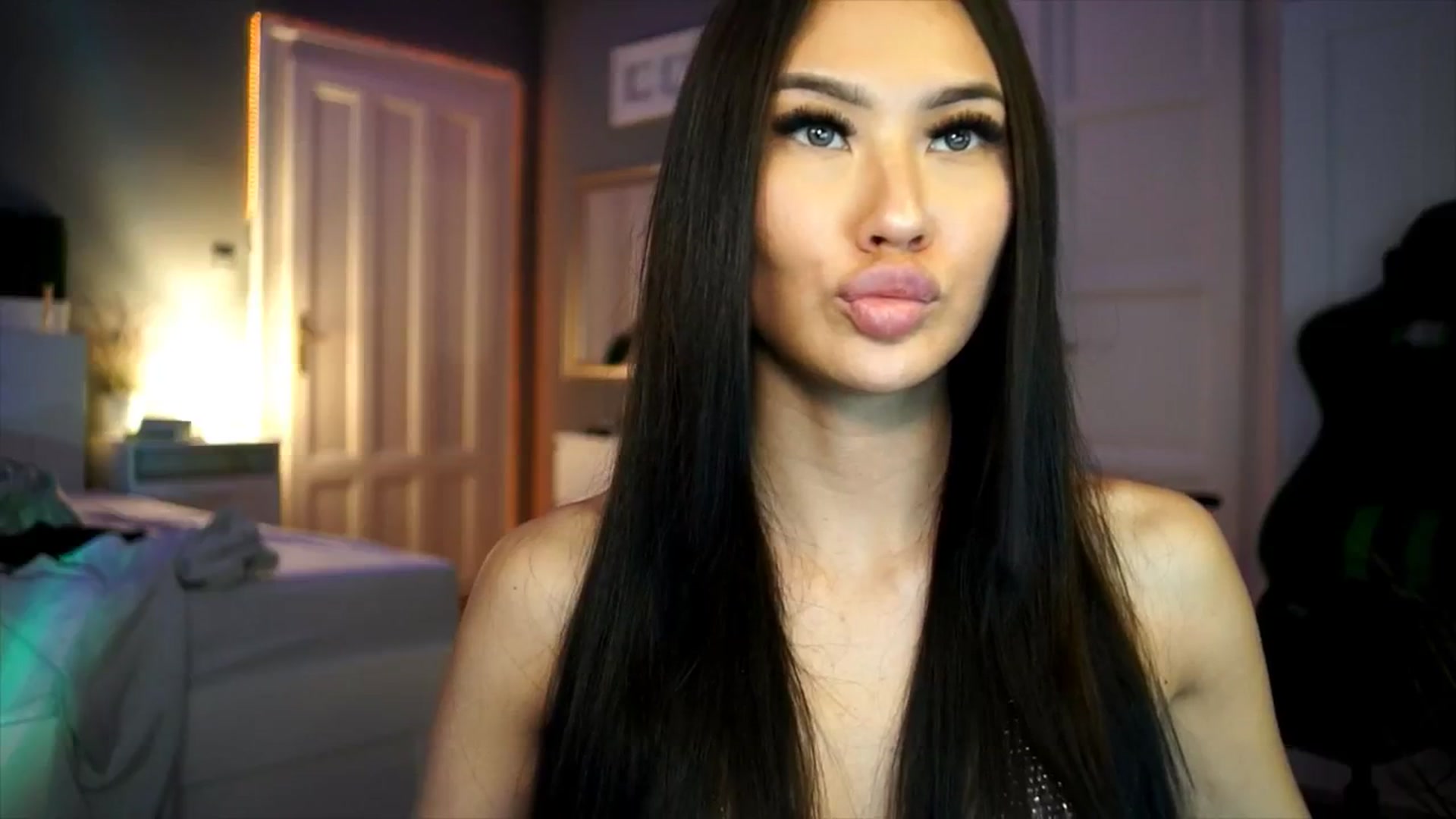 Gallery image thumbnail from MaiStream's myfreecams stream on, 12/19/2025, 19:45 image 20 of 20