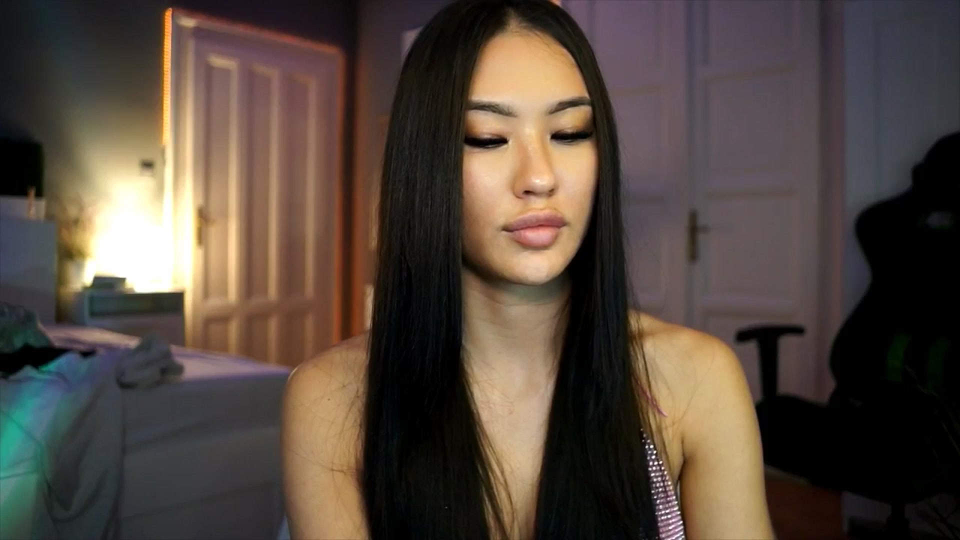 Gallery image thumbnail from MaiStream's myfreecams stream on, 12/19/2025, 19:45 image 12 of 20