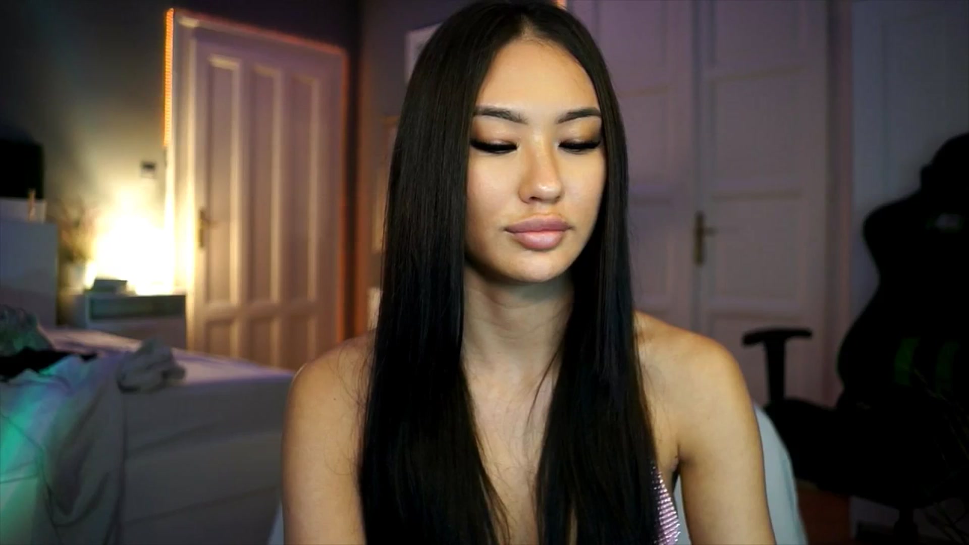 Gallery image thumbnail from MaiStream's myfreecams stream on, 12/19/2025, 21:00 image 17 of 20