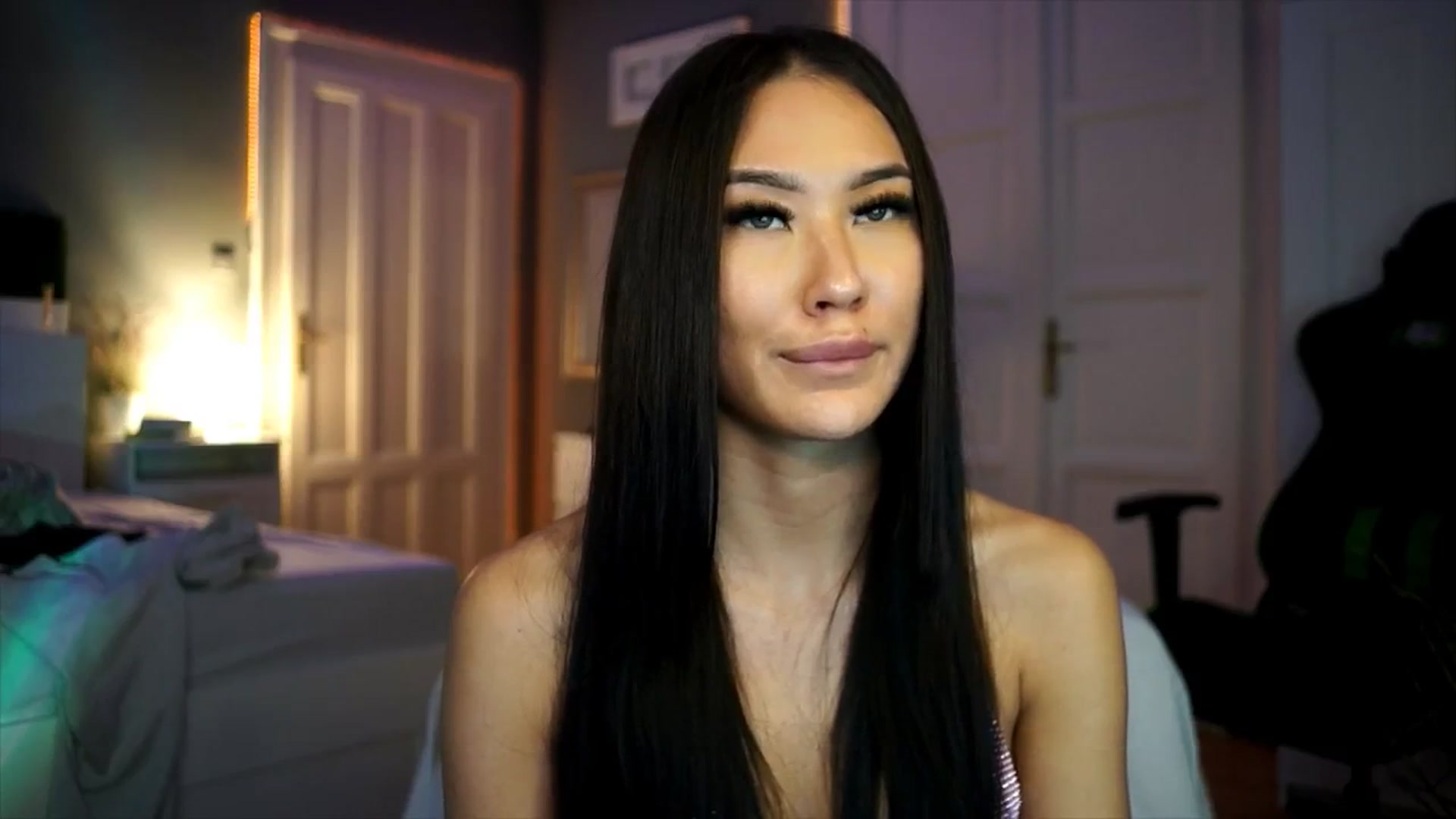 Gallery image thumbnail from MaiStream's myfreecams stream on, 12/19/2025, 21:00 image 18 of 20