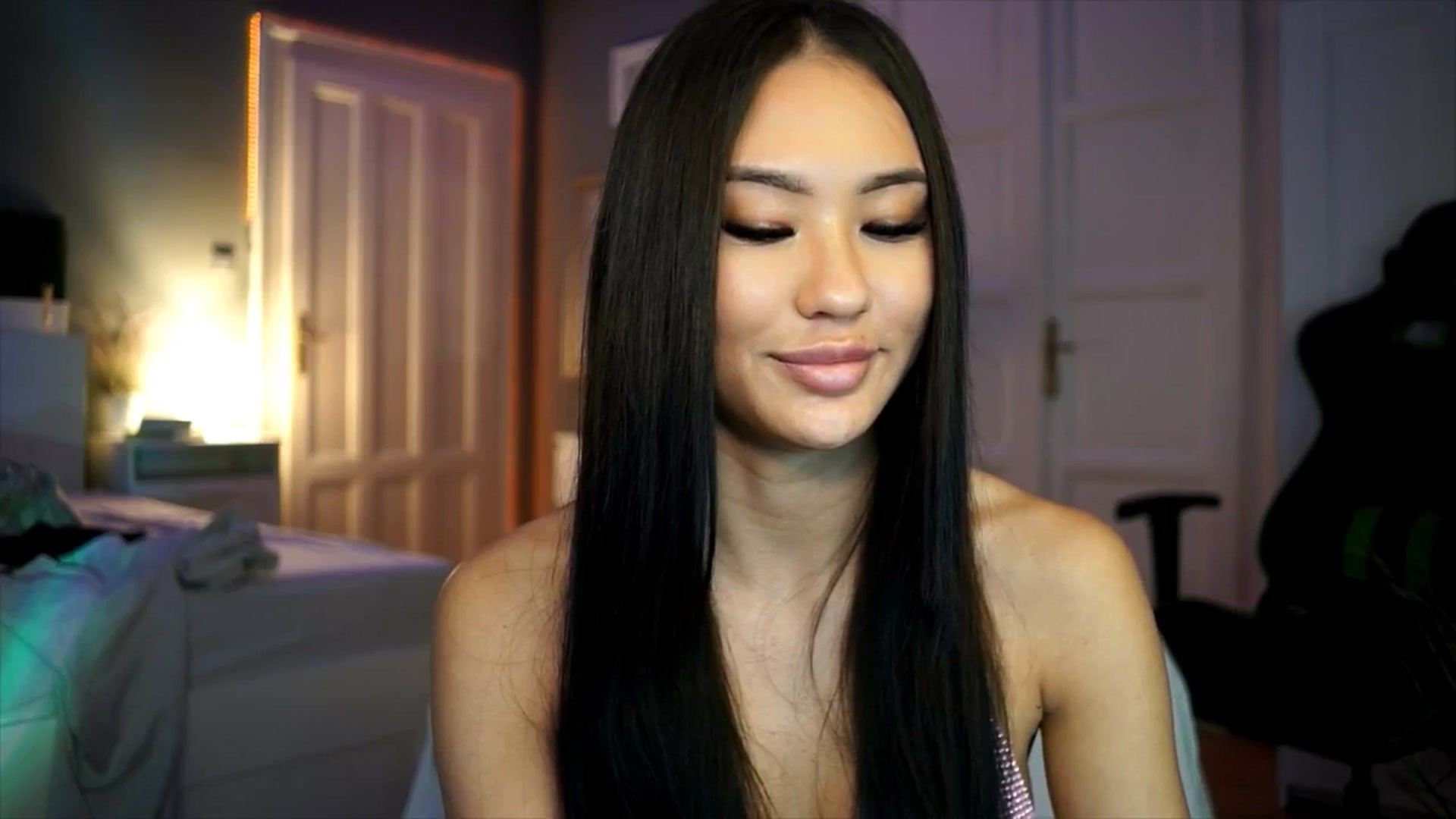 Gallery image thumbnail from MaiStream's myfreecams stream on, 12/19/2025, 21:00 image 14 of 20
