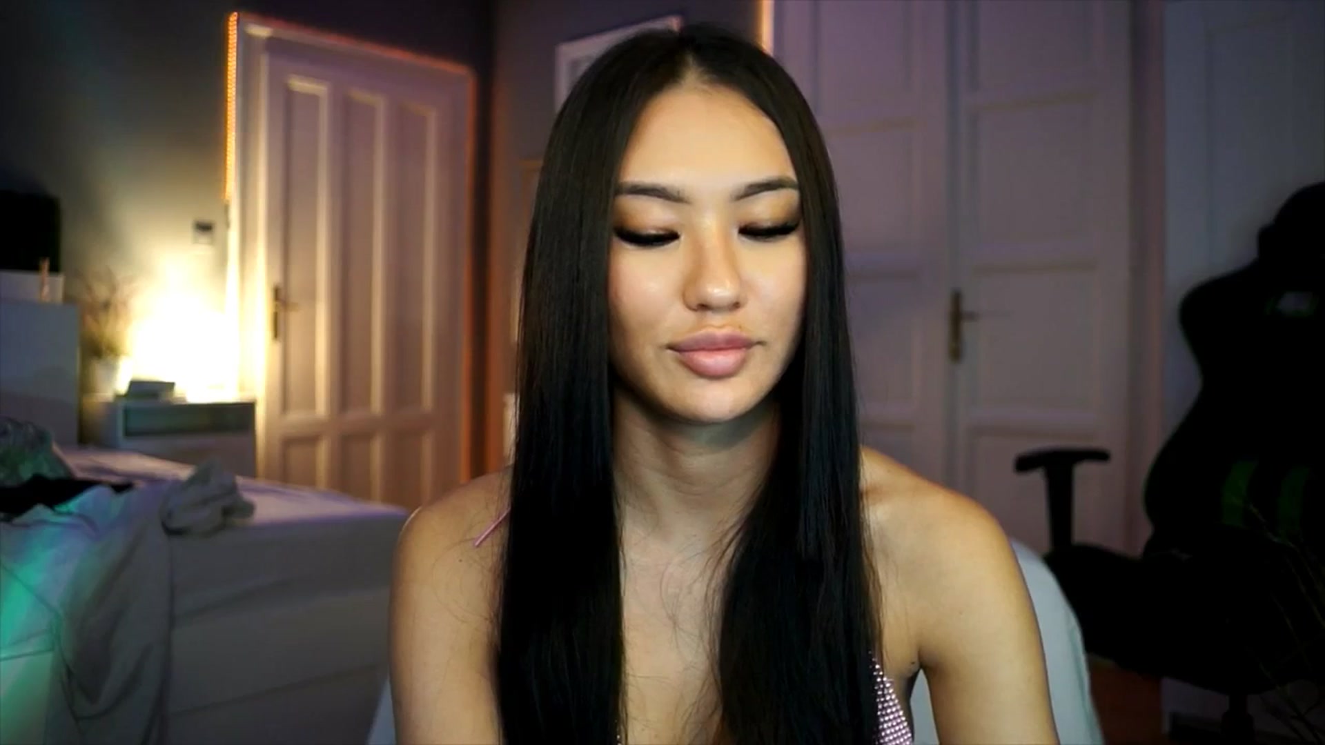 Gallery image thumbnail from MaiStream's myfreecams stream on, 12/19/2025, 21:00 image 4 of 20