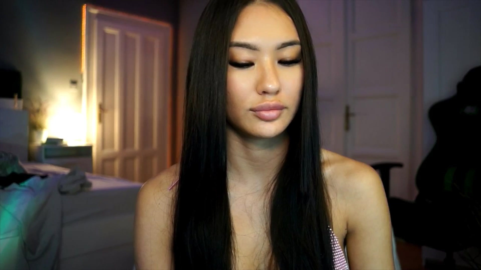 Gallery image thumbnail from MaiStream's myfreecams stream on, 12/19/2025, 21:00 image 6 of 20