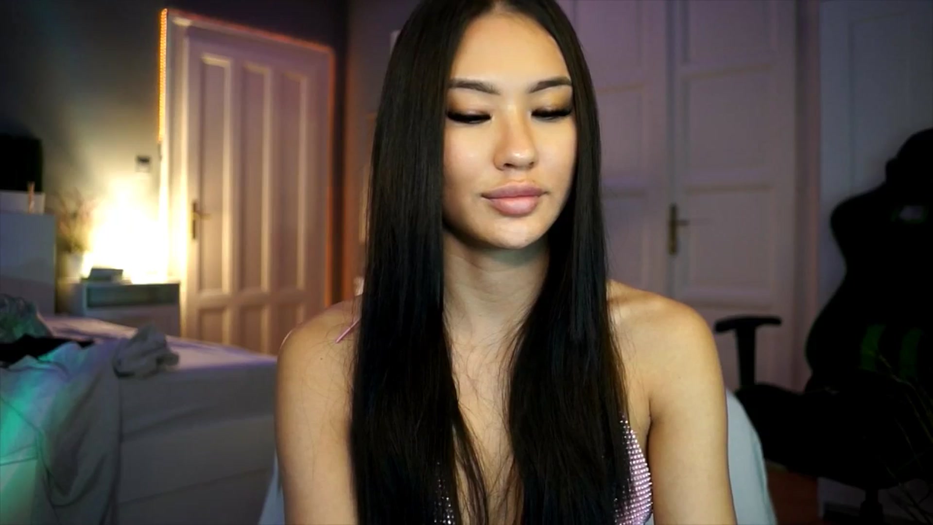 Gallery image thumbnail from MaiStream's myfreecams stream on, 12/19/2025, 21:00 image 3 of 20