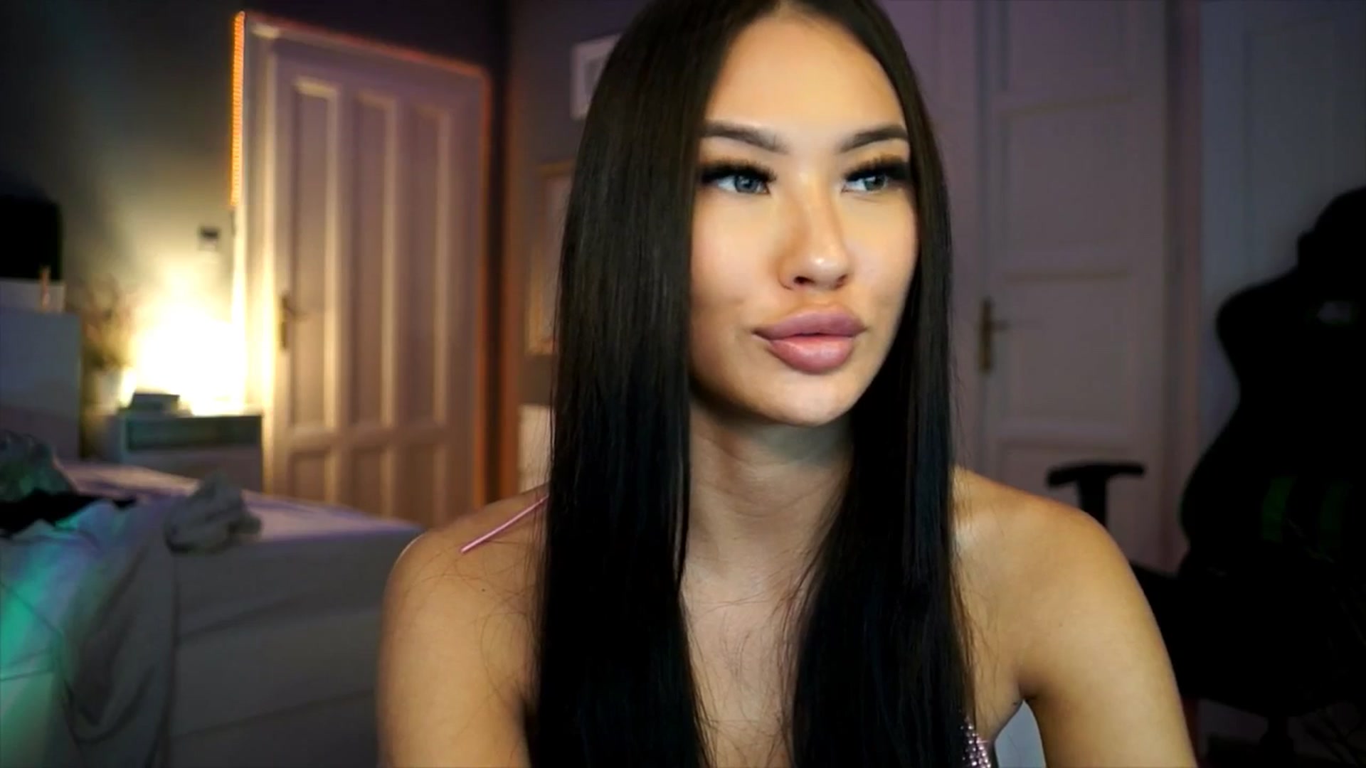 Gallery image thumbnail from MaiStream's myfreecams stream on, 12/19/2025, 21:00 image 13 of 20