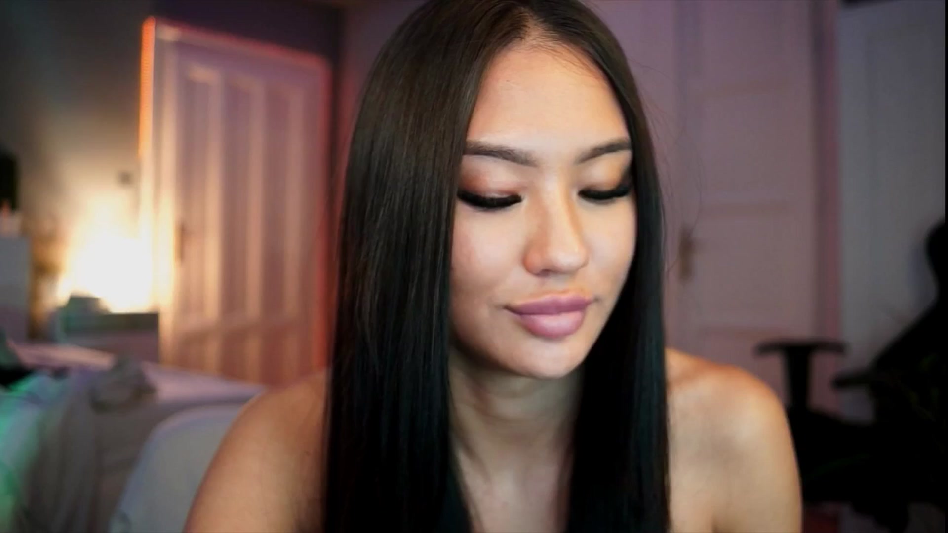 Gallery image thumbnail from MaiStream's myfreecams stream on, 12/19/2025, 23:23 image 11 of 20