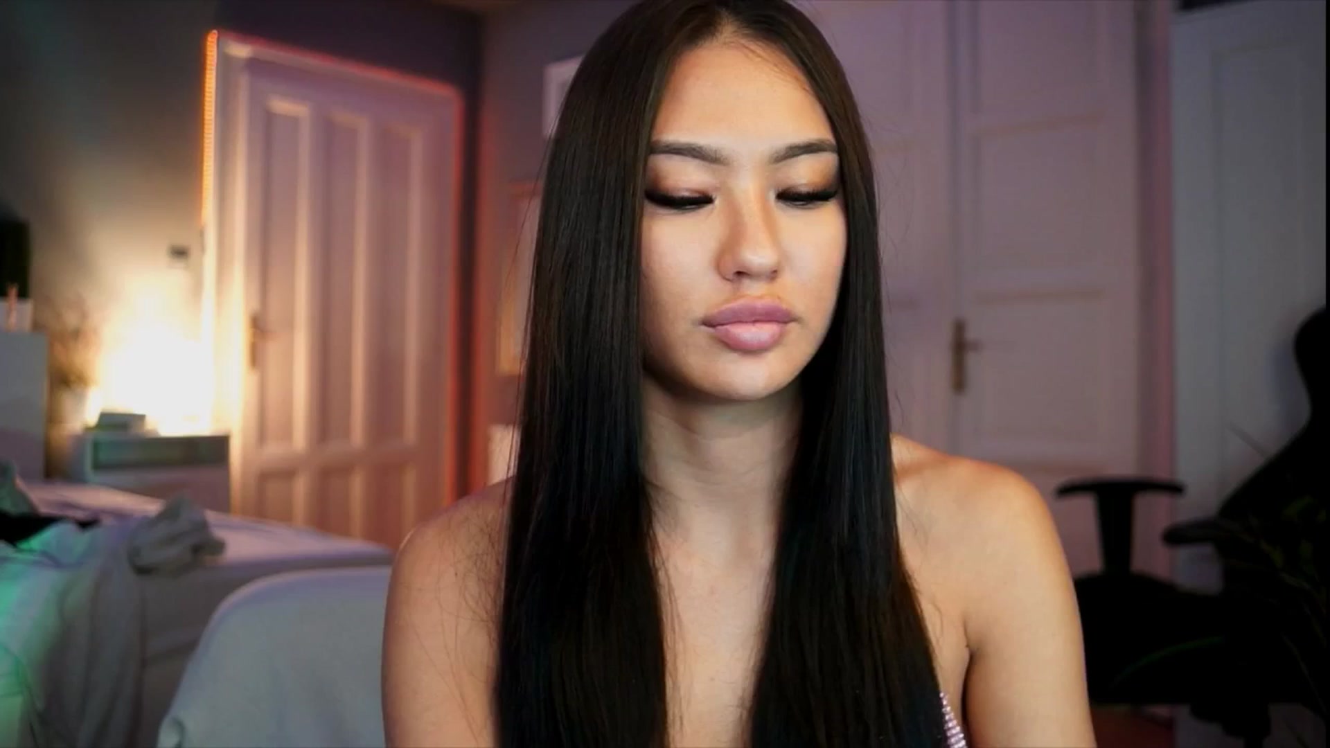 Gallery image thumbnail from MaiStream's myfreecams stream on, 12/19/2025, 23:23 image 2 of 20