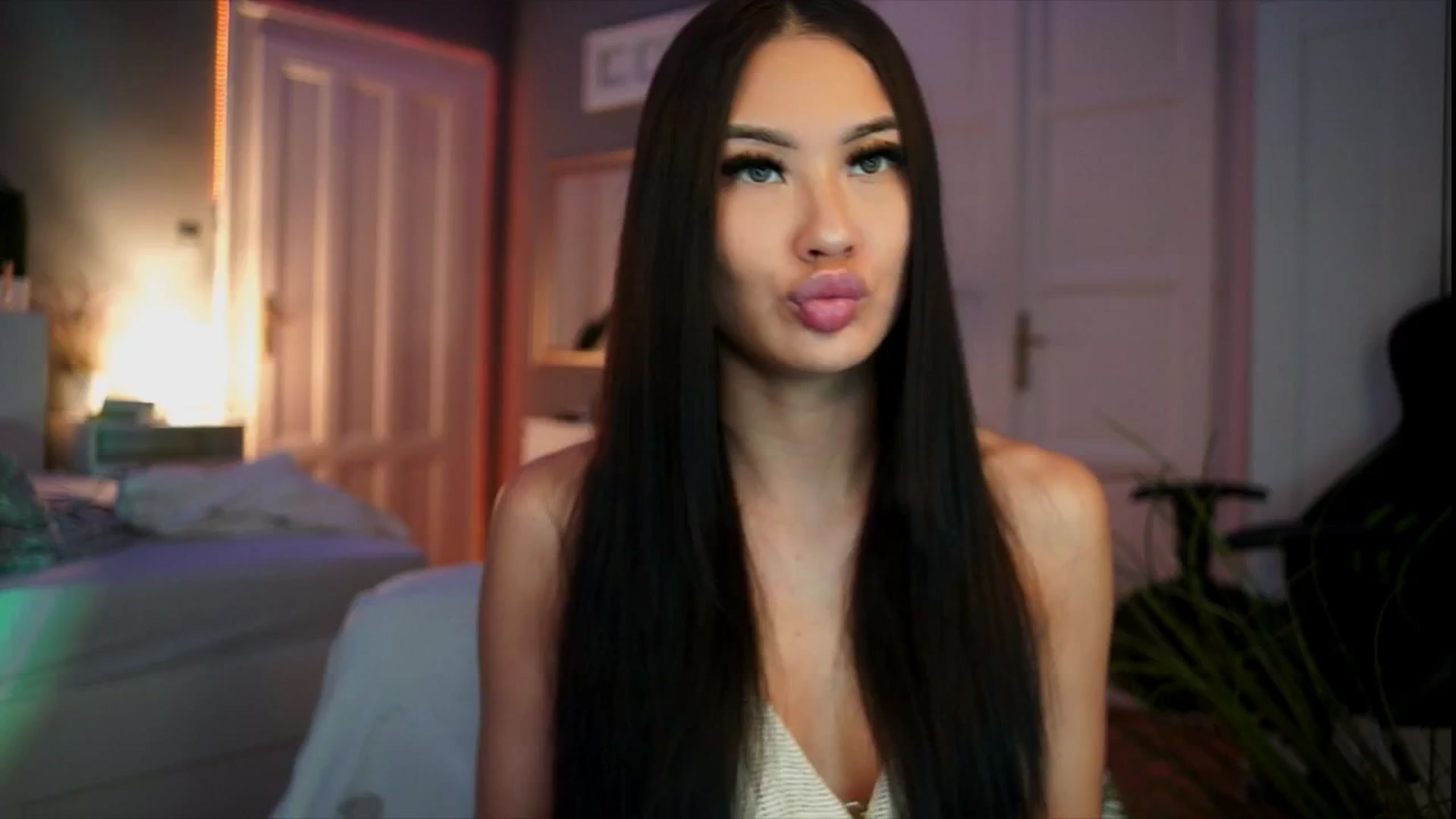Gallery image thumbnail from MaiStream's myfreecams stream on, 12/20/2025, 18:58 image 3 of 20
