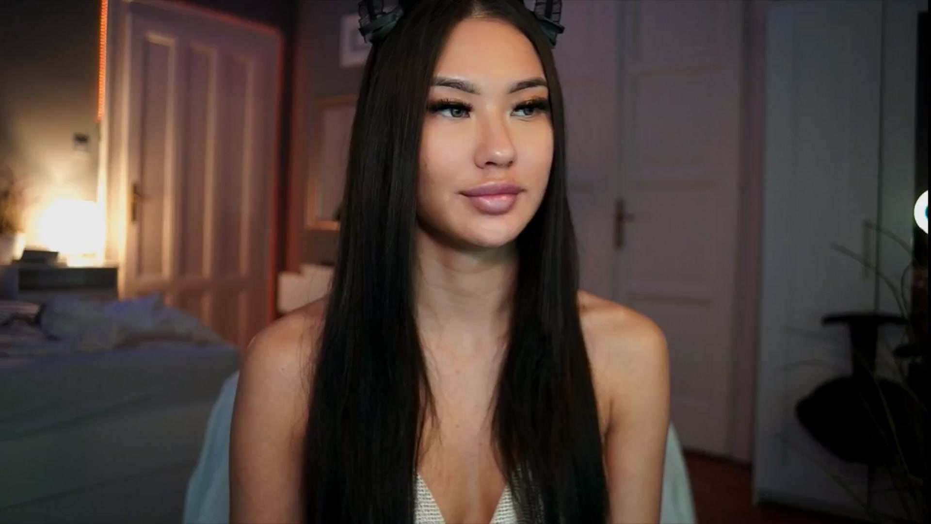 Gallery image thumbnail from MaiStream's myfreecams stream on, 12/20/2025, 23:14 image 1 of 20