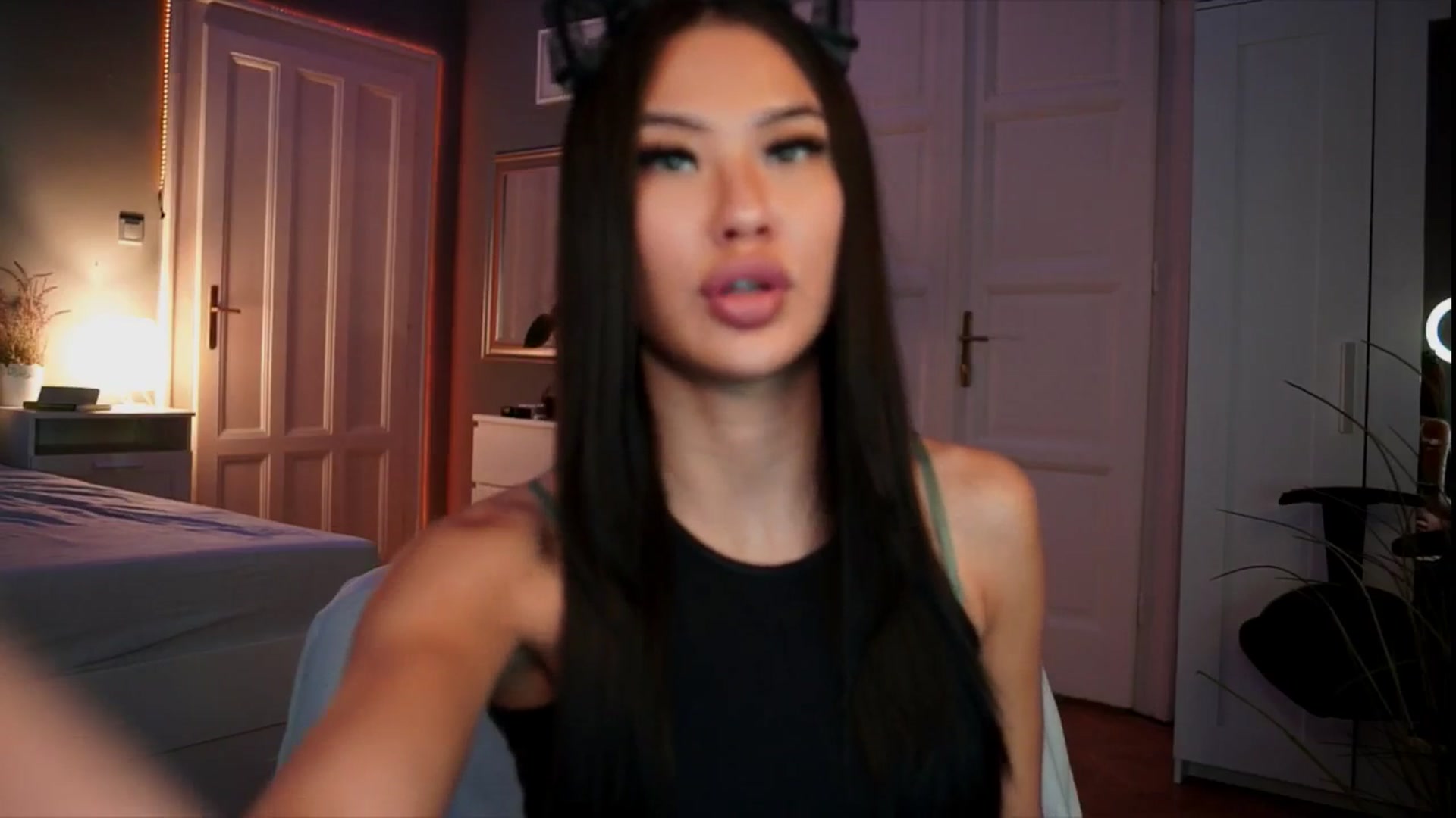 Gallery image thumbnail from MaiStream's myfreecams stream on, 12/21/2025, 20:16 image 18 of 20