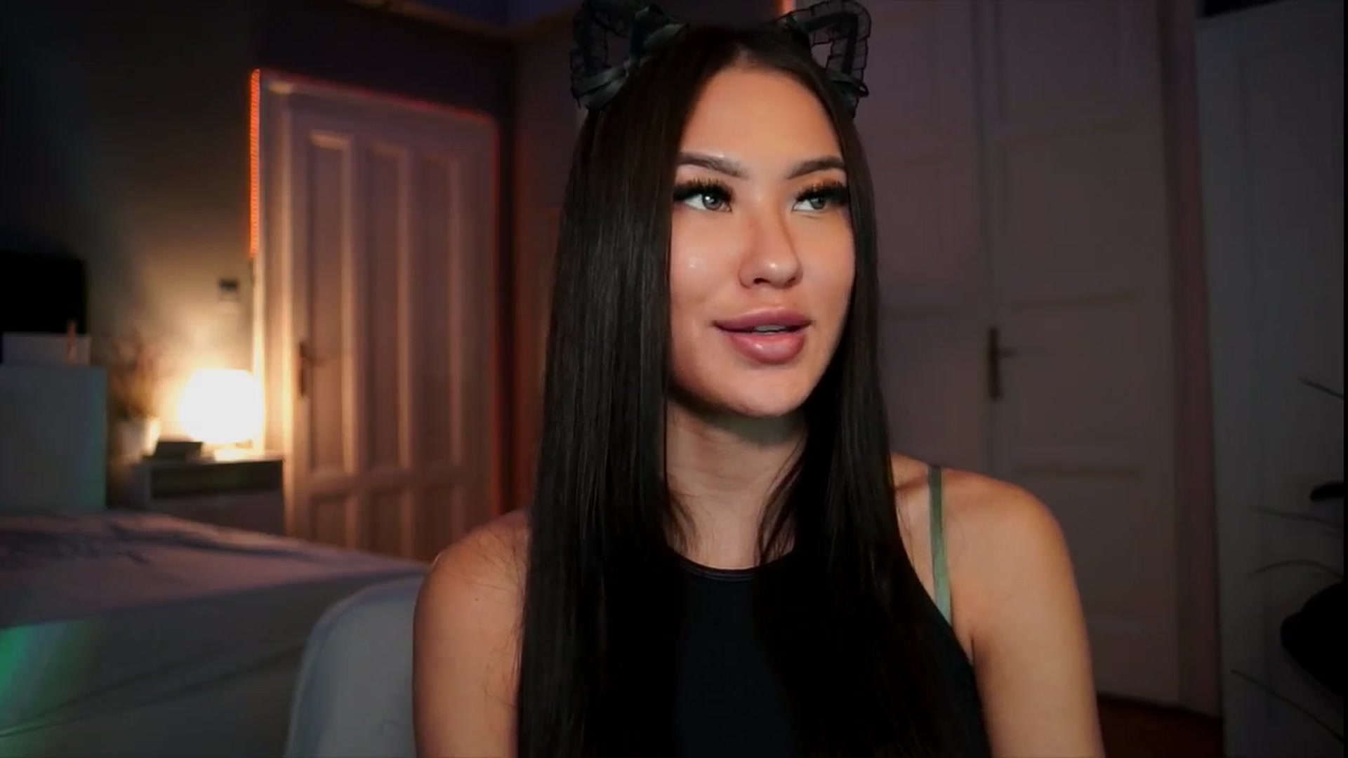 Gallery image thumbnail from MaiStream's myfreecams stream on, 12/21/2025, 23:05 image 17 of 20