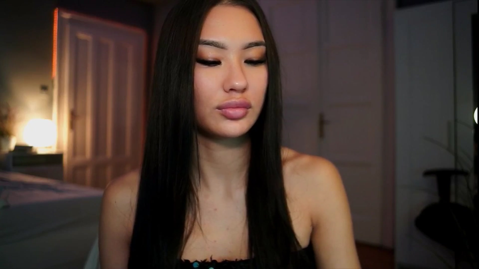 Gallery image thumbnail from MaiStream's myfreecams stream on, 12/22/2025, 19:19 image 7 of 20