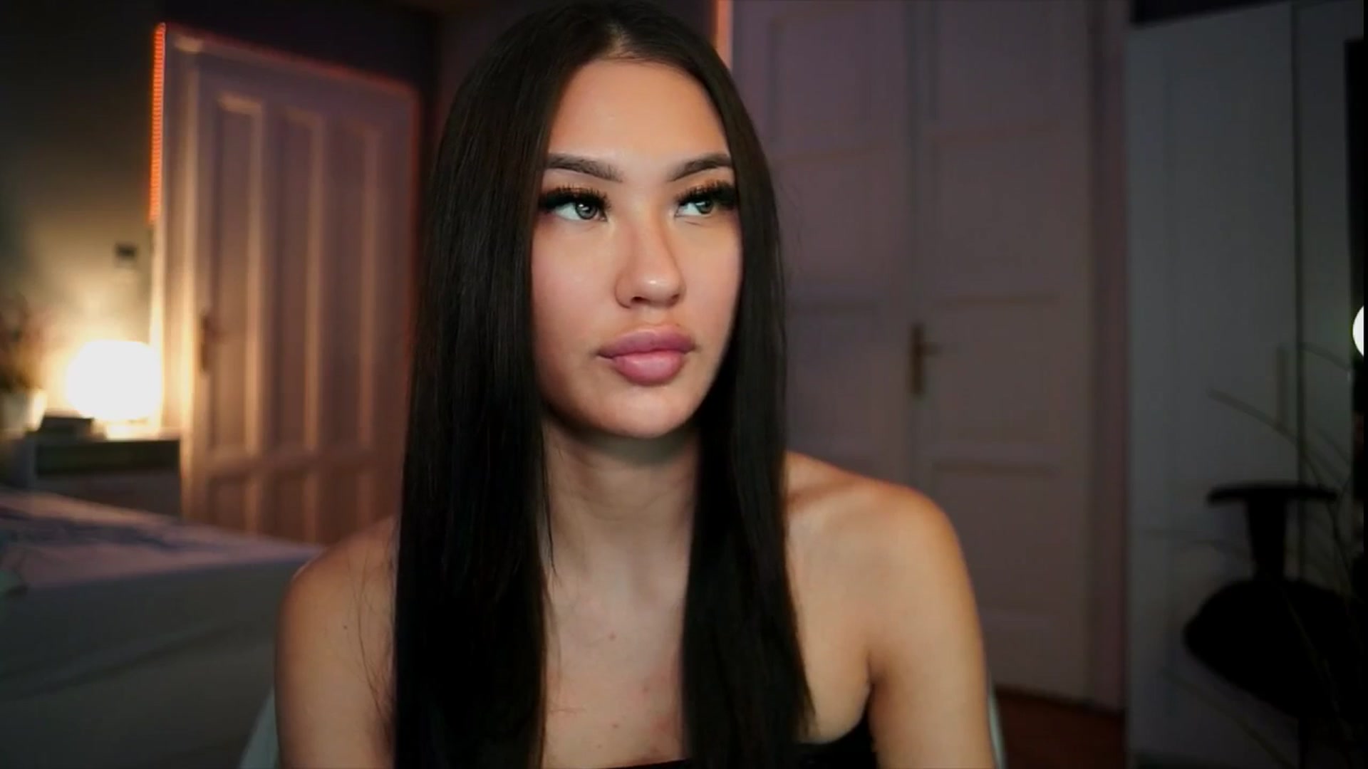 Gallery image thumbnail from MaiStream's myfreecams stream on, 12/22/2025, 19:19 image 13 of 20