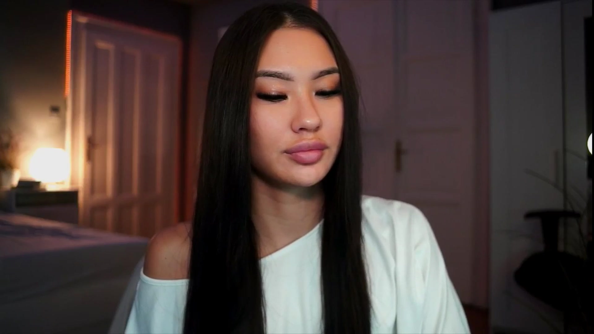 Gallery image thumbnail from MaiStream's myfreecams stream on, 12/22/2025, 19:19 image 19 of 20