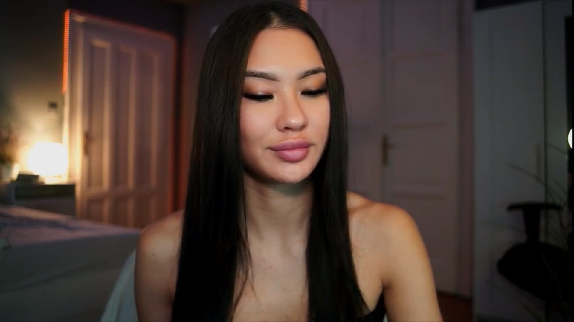 Gallery image thumbnail from MaiStream's myfreecams stream on, 12/22/2025, 19:19 image 6 of 20