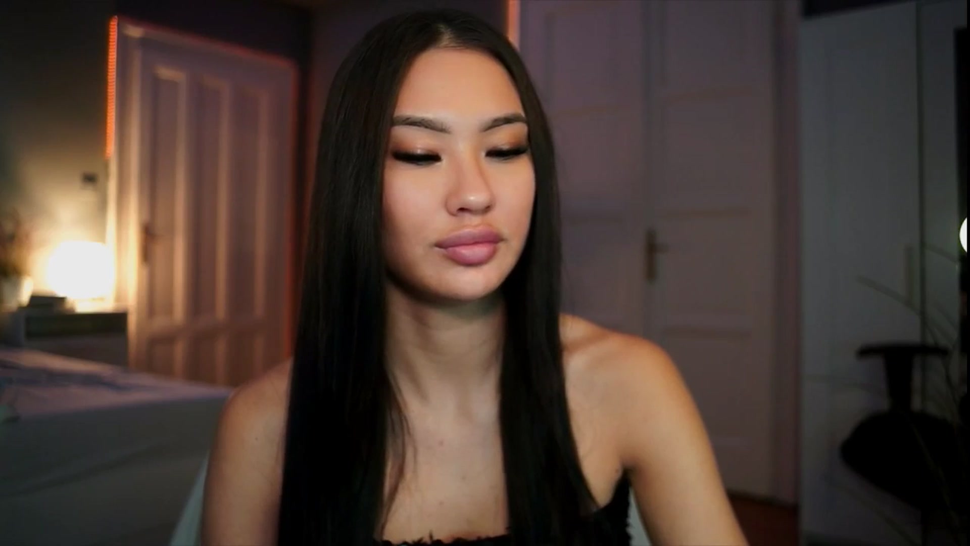 Gallery image thumbnail from MaiStream's myfreecams stream on, 12/22/2025, 19:19 image 3 of 20