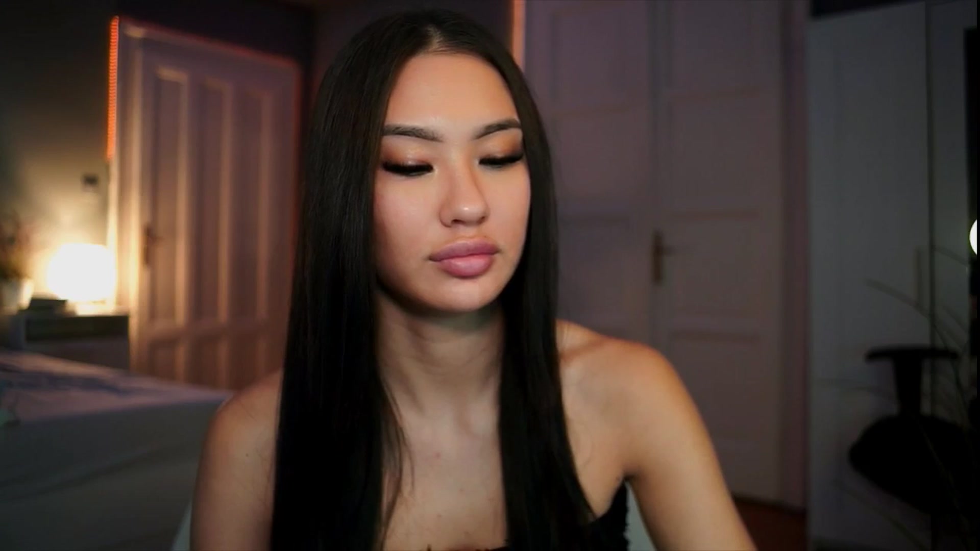 Gallery image thumbnail from MaiStream's myfreecams stream on, 12/22/2025, 19:19 image 4 of 20