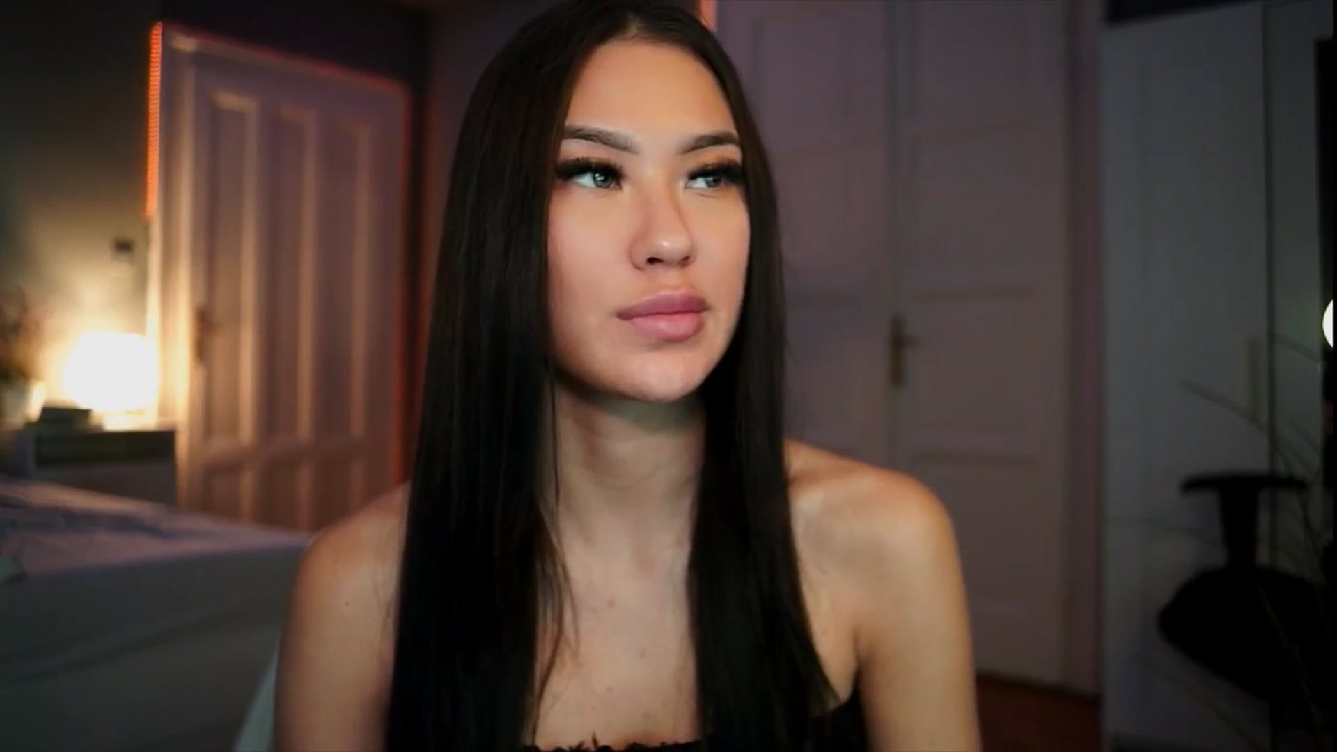 Gallery image thumbnail from MaiStream's myfreecams stream on, 12/22/2025, 19:19 image 5 of 20