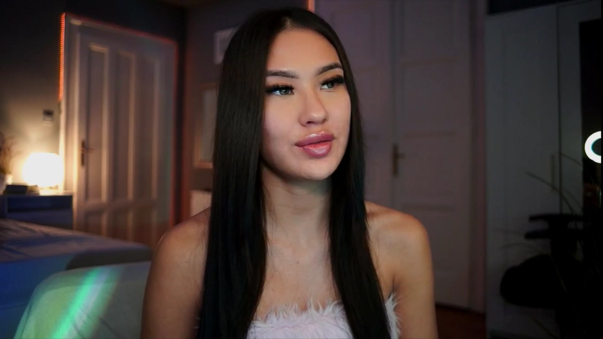 Gallery image thumbnail from MaiStream's myfreecams stream on, 12/24/2025, 20:36 image 11 of 20