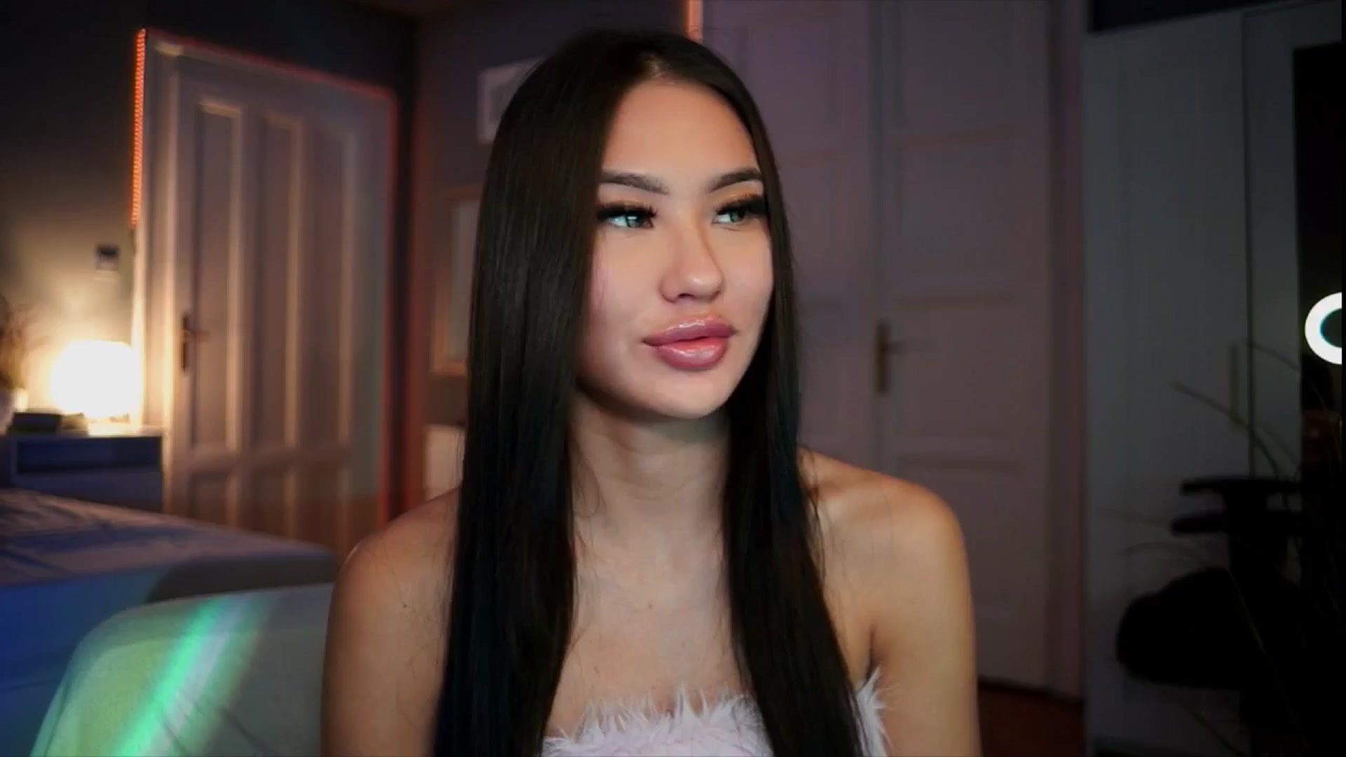 Gallery image thumbnail from MaiStream's myfreecams stream on, 12/24/2025, 20:36 image 15 of 20