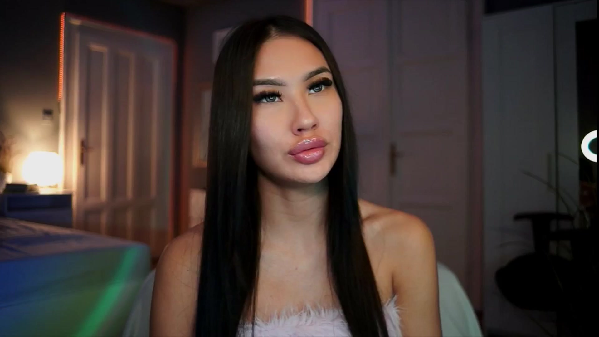 Gallery image thumbnail from MaiStream's myfreecams stream on, 12/24/2025, 20:36 image 6 of 20