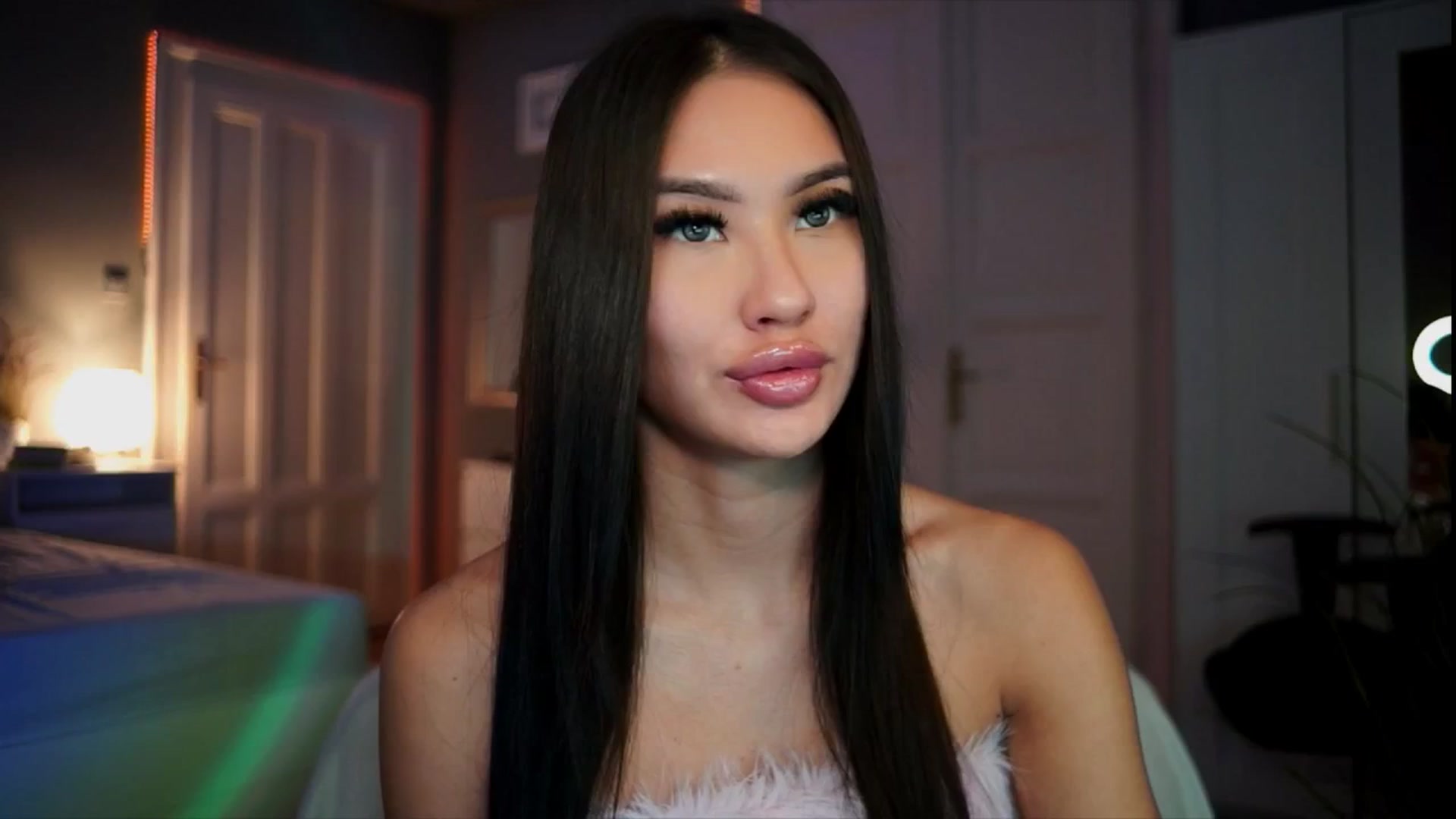 Gallery image thumbnail from MaiStream's myfreecams stream on, 12/24/2025, 20:36 image 4 of 20