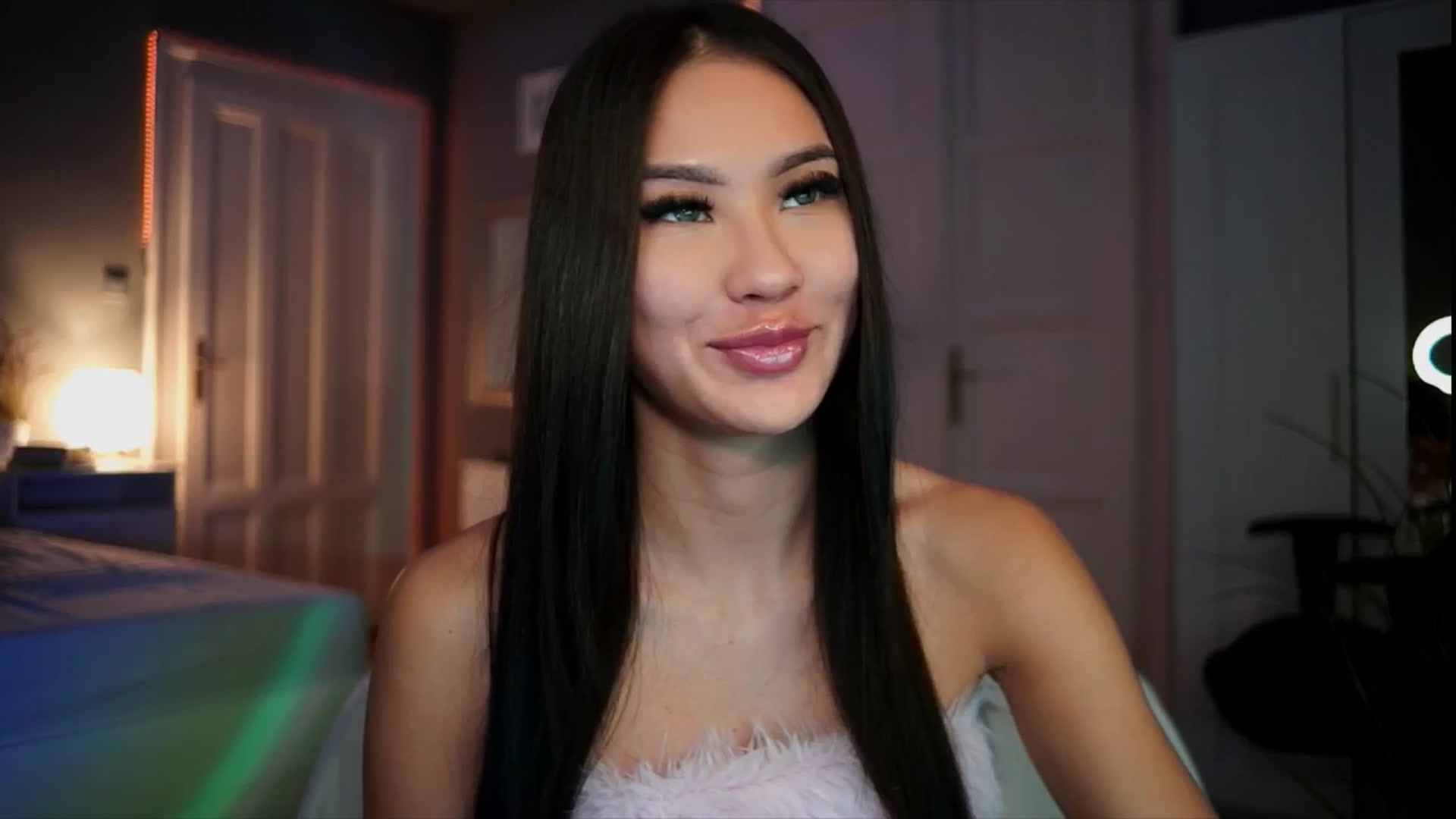 Gallery image thumbnail from MaiStream's myfreecams stream on, 12/24/2025, 20:36 image 1 of 20