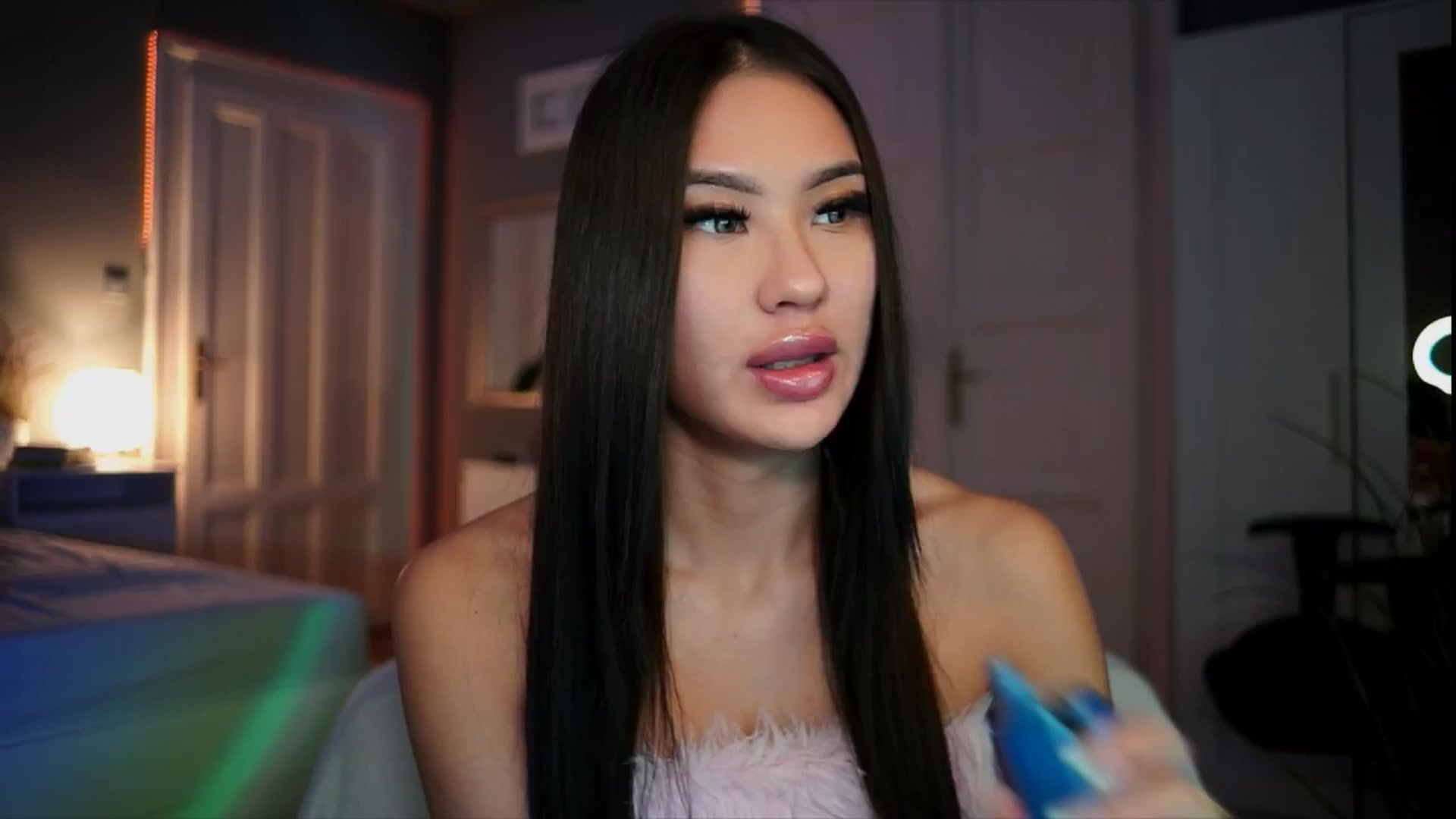 Gallery image thumbnail from MaiStream's myfreecams stream on, 12/24/2025, 20:36 image 2 of 20